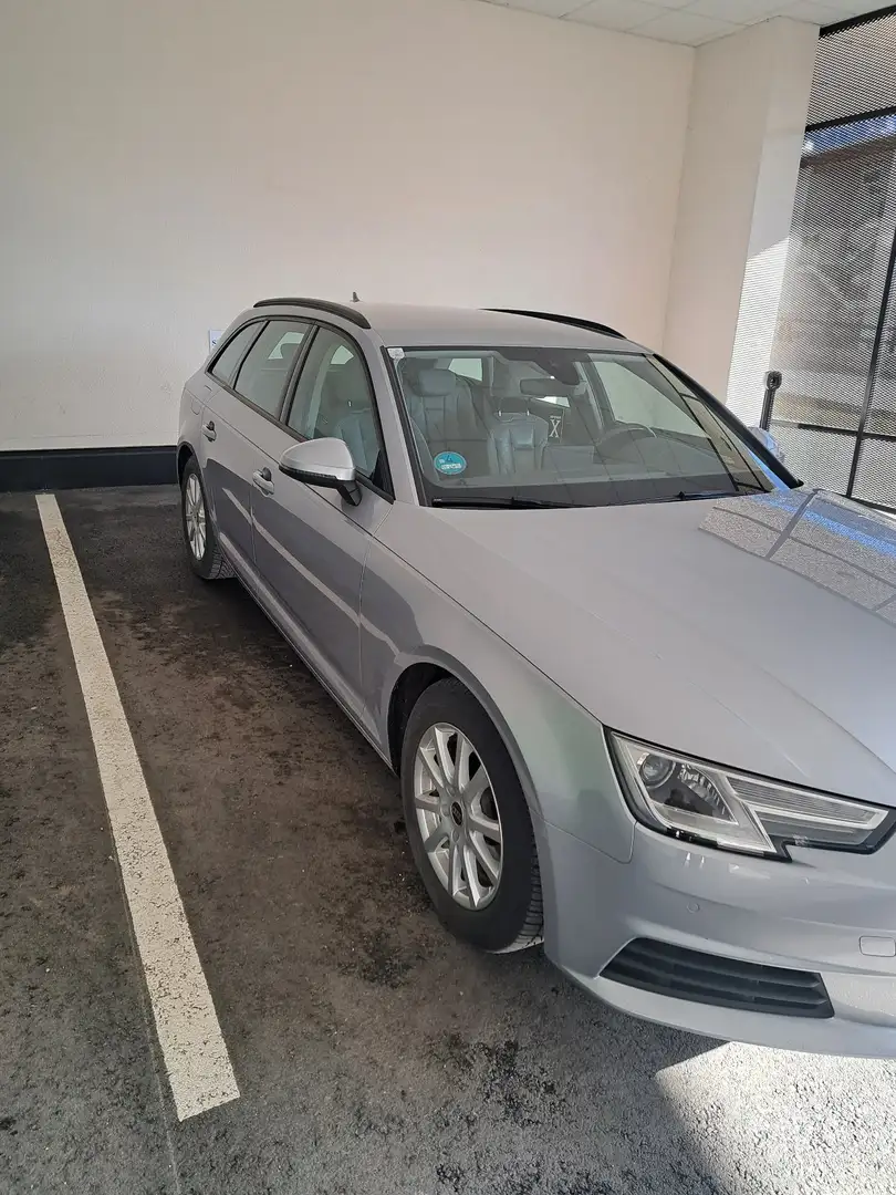 Audi A4 Avant 2,0 TDI Design S-tronic Grau - 2
