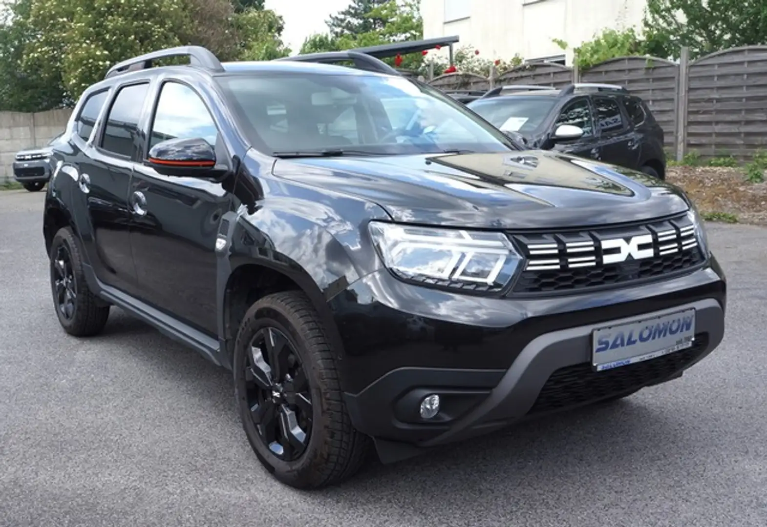 Dacia Duster TCe150AUTOM*Extreme+ NAVI+4 CAM+ADVENTUREPAK Schwarz - 2
