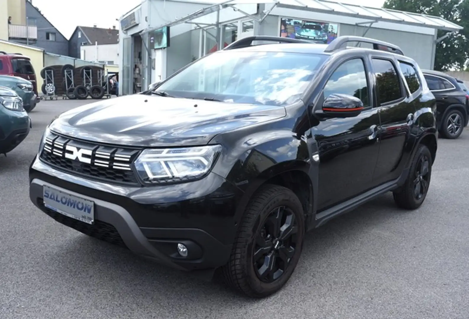 Dacia Duster TCe150AUTOM*Extreme+ NAVI+4 CAM+ADVENTUREPAK Schwarz - 1