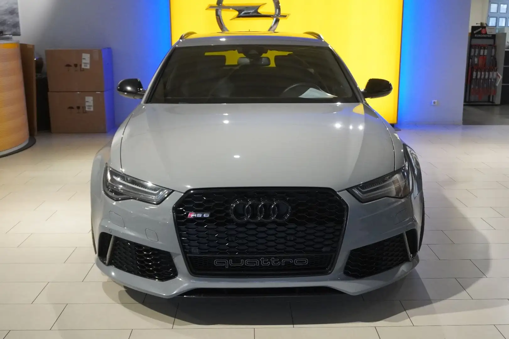 Audi RS6 Avant 4.0 TFSI quattro °Keramik°B&O°Matrix° Grau - 2