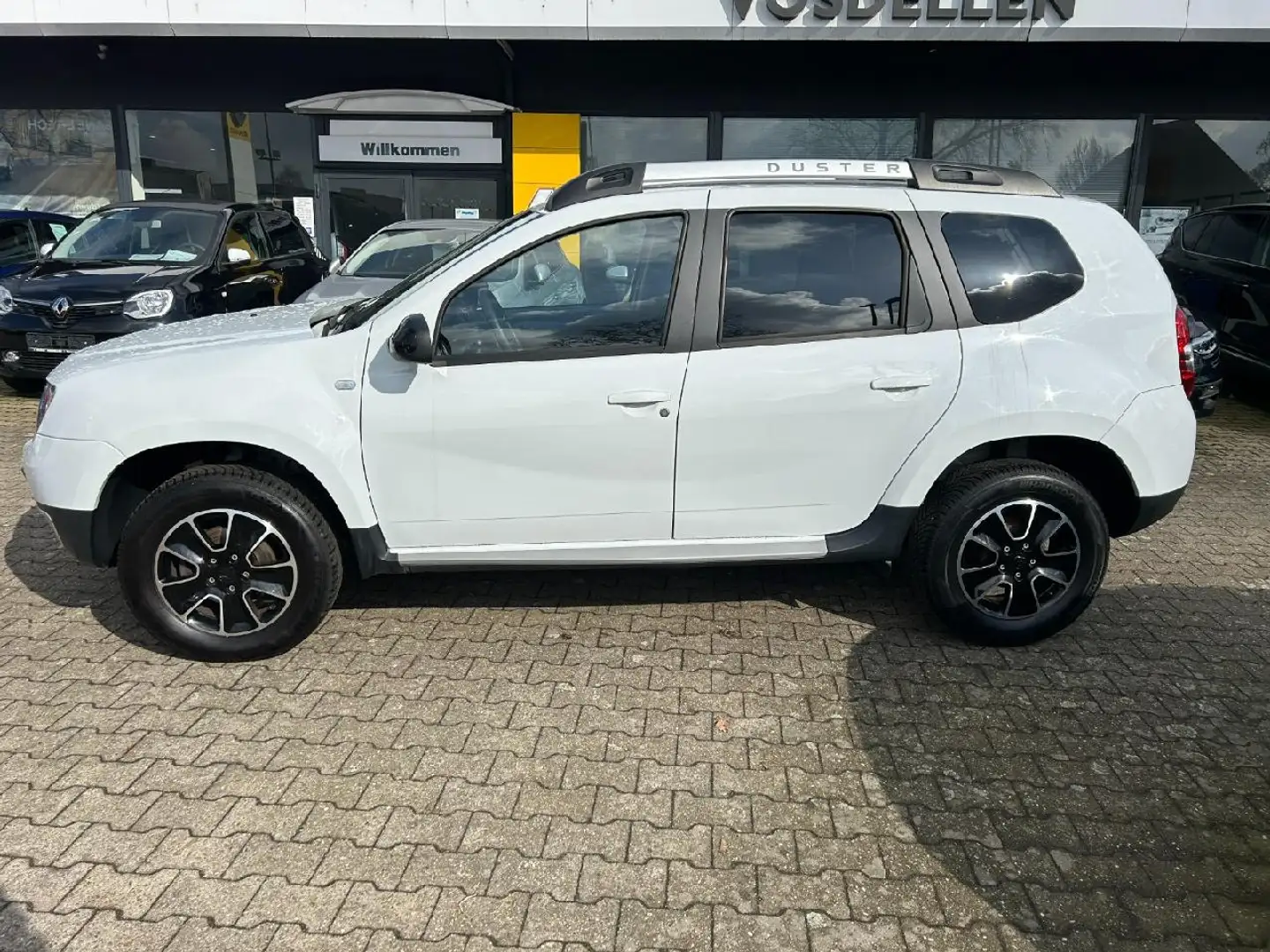 Dacia Duster Black Shadow 4x2 Bianco - 2