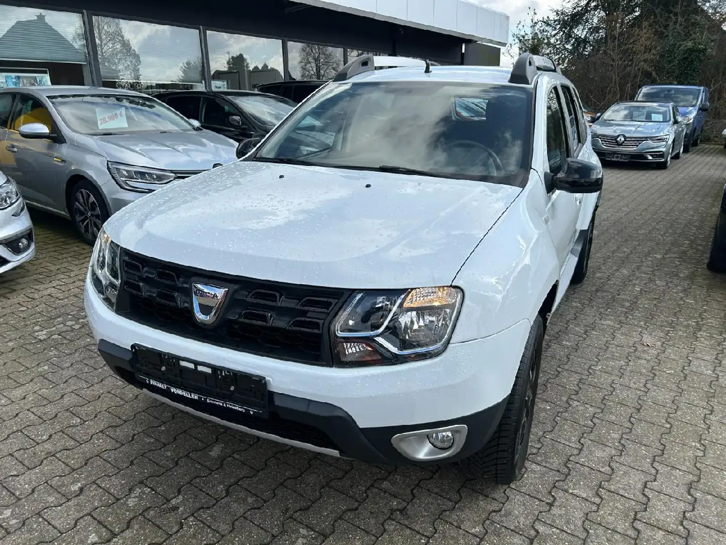 Dacia Duster Black Shadow 4x2 Bianco - 1