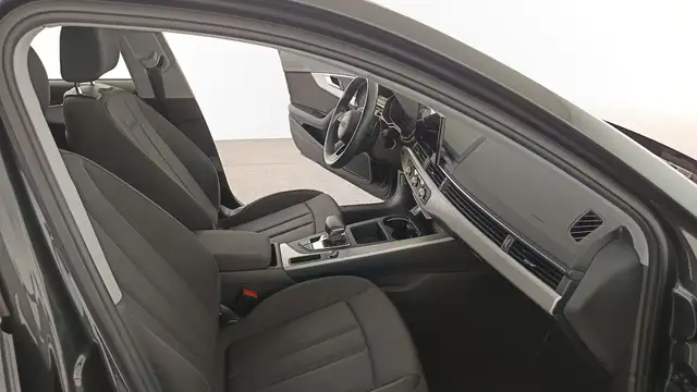 Audi A4 view 9