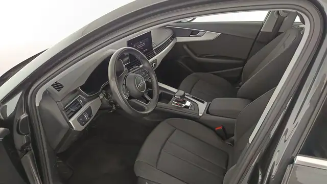Audi A4 view 8