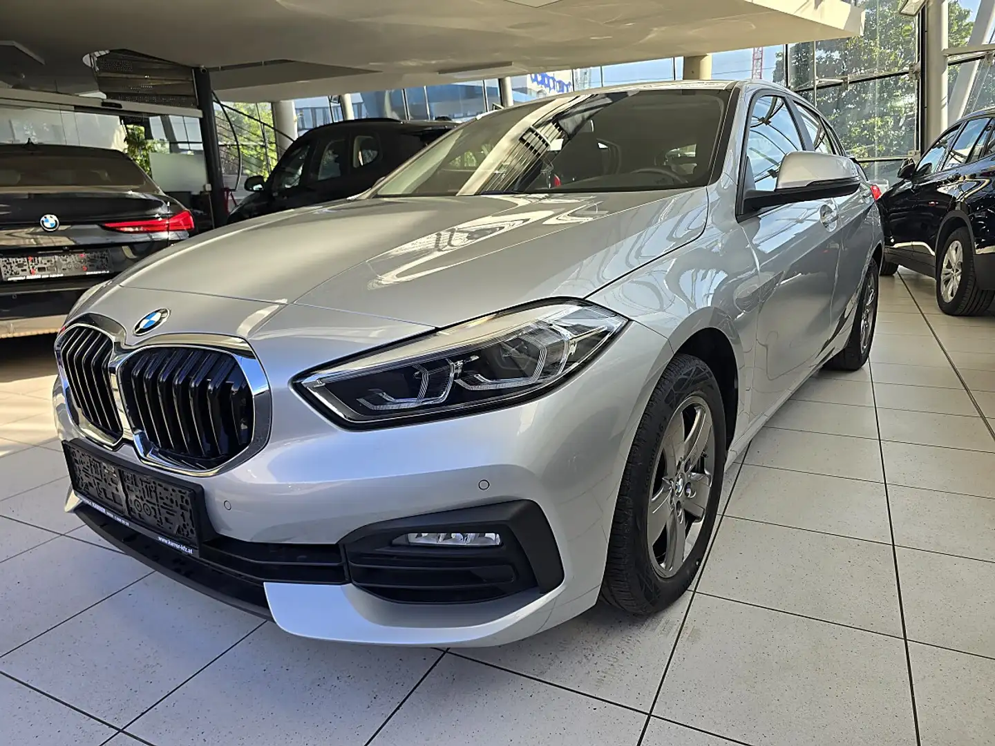 BMW 118 d Aut. Modell Advantage LED/Lichtpaket/Comfort ... Silber - 1