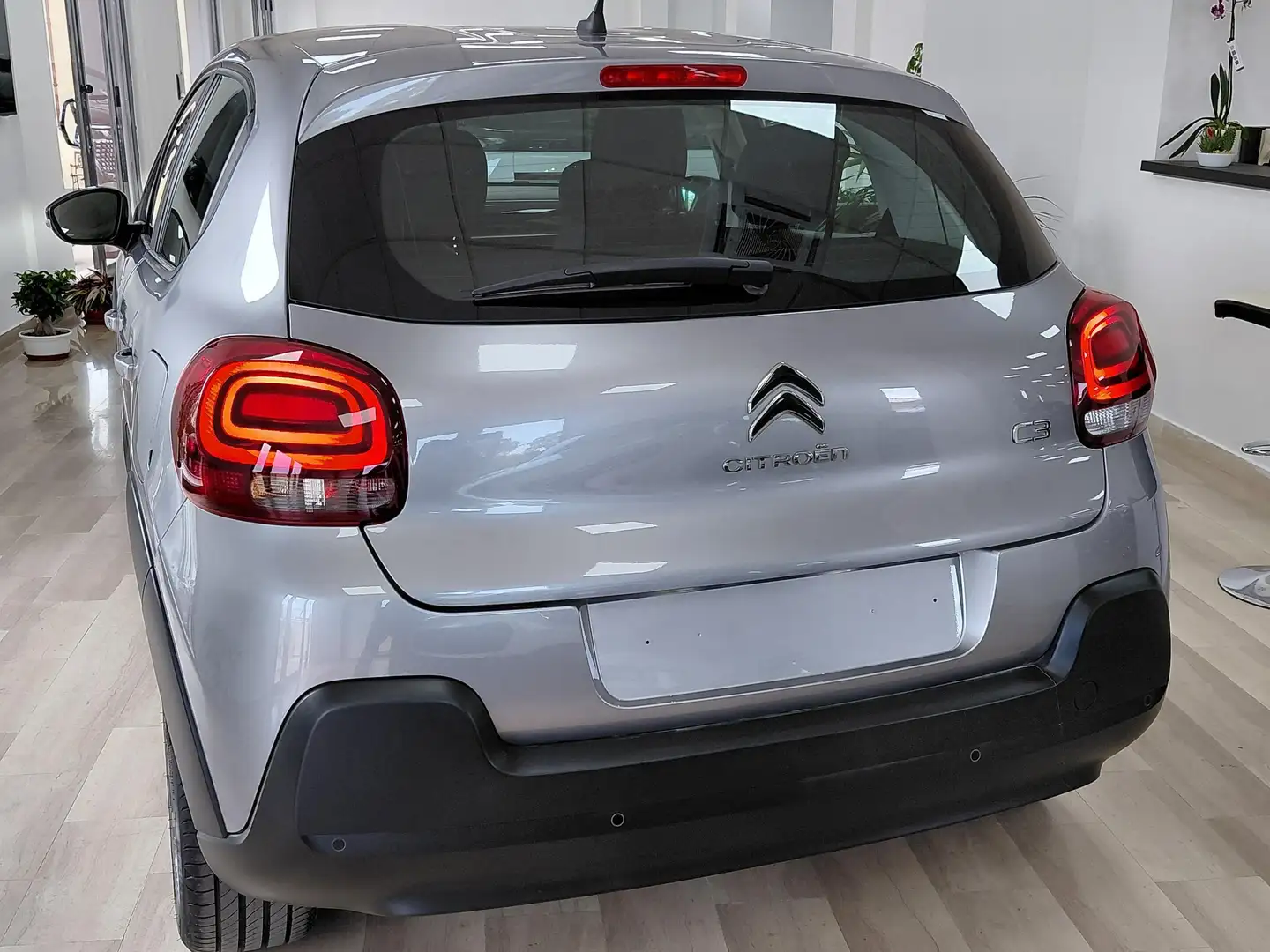 Citroen C3 PURETECH 83 CV PLUS Silber - 2