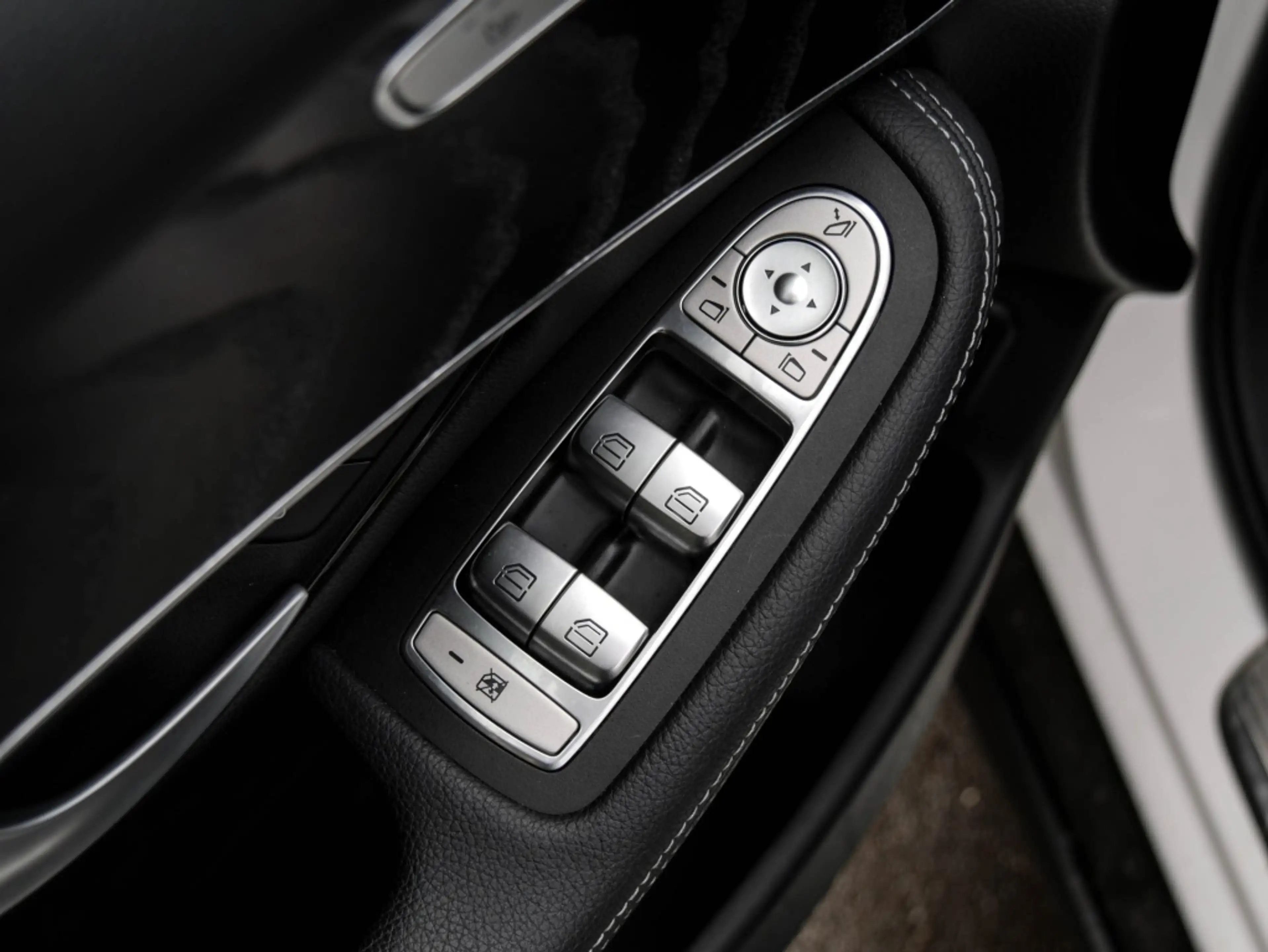 Mercedes-Benz GLC 200 4M AMG-Sport/Pano/AHK/Night/Distr/Totw — photo 13