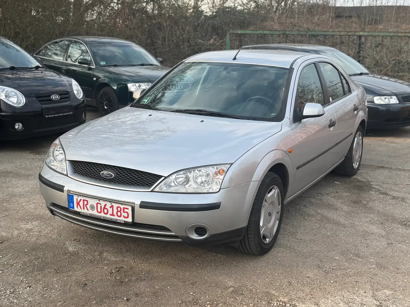 Ford Mondeo 1.8 Ambiente Серебристый - 1