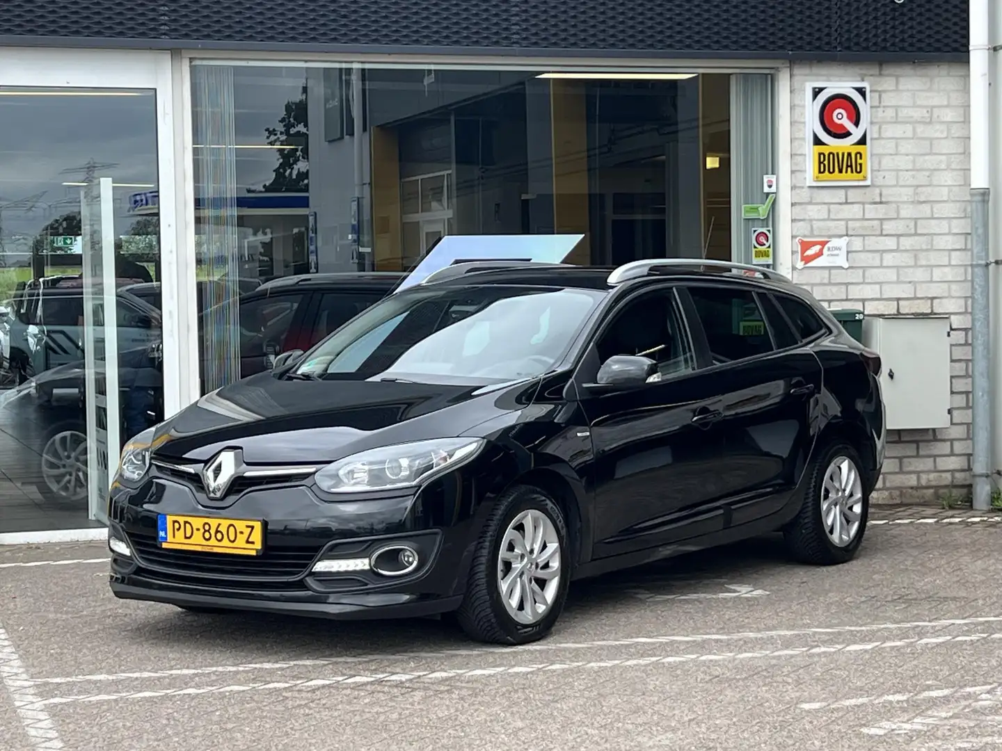 Renault Megane Estate 1.2 TCe Limited | Trekhaak | Navigatie | Cl Zwart - 2