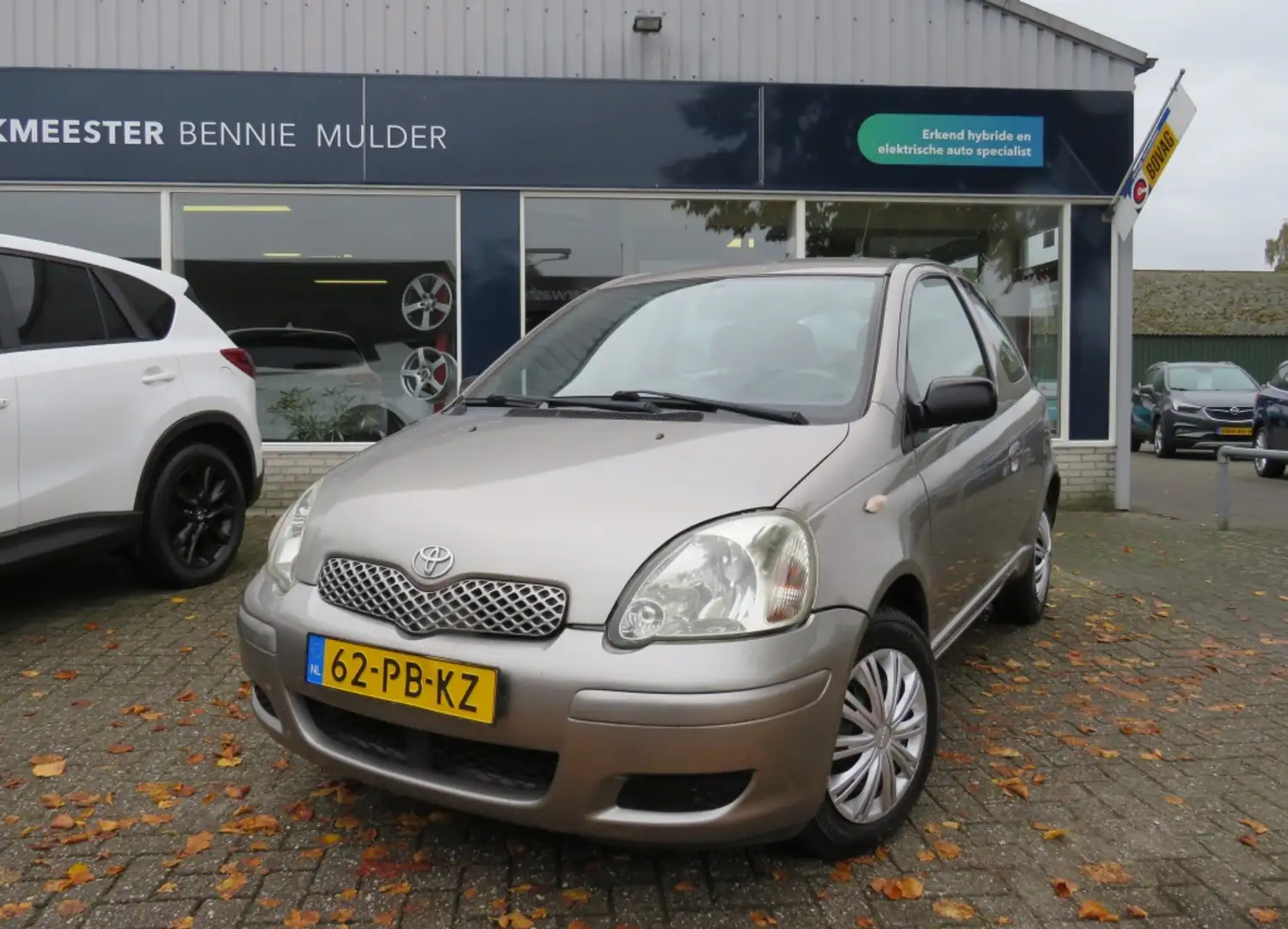 Toyota Yaris 1.0 VVT-i Idols NWE. APK / 103.756 KM NAP Gris - 1