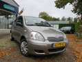 Toyota Yaris 1.0 VVT-i Idols NWE. APK / 103.756 KM NAP Gris - thumbnail 2