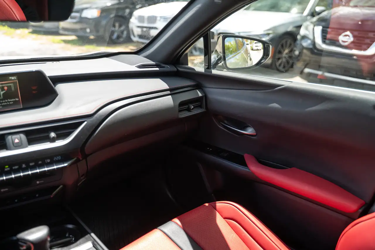 Lexus UX снимка Lexus UX