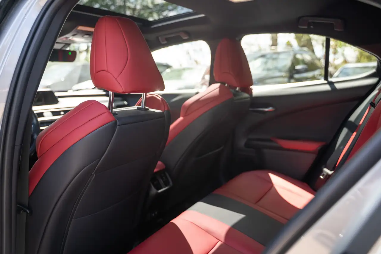 Lexus UX снимка Lexus UX