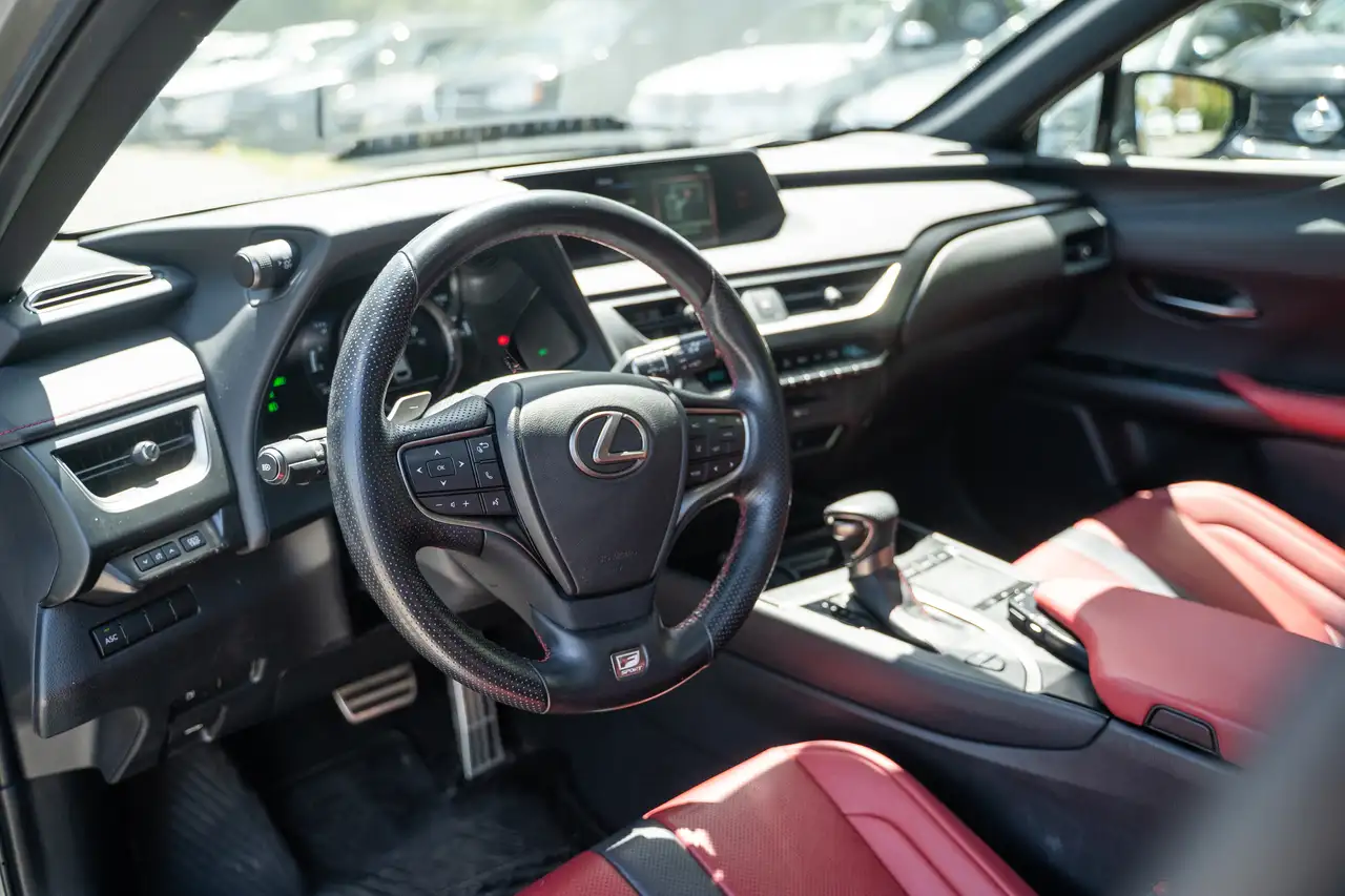 Lexus UX снимка Lexus UX