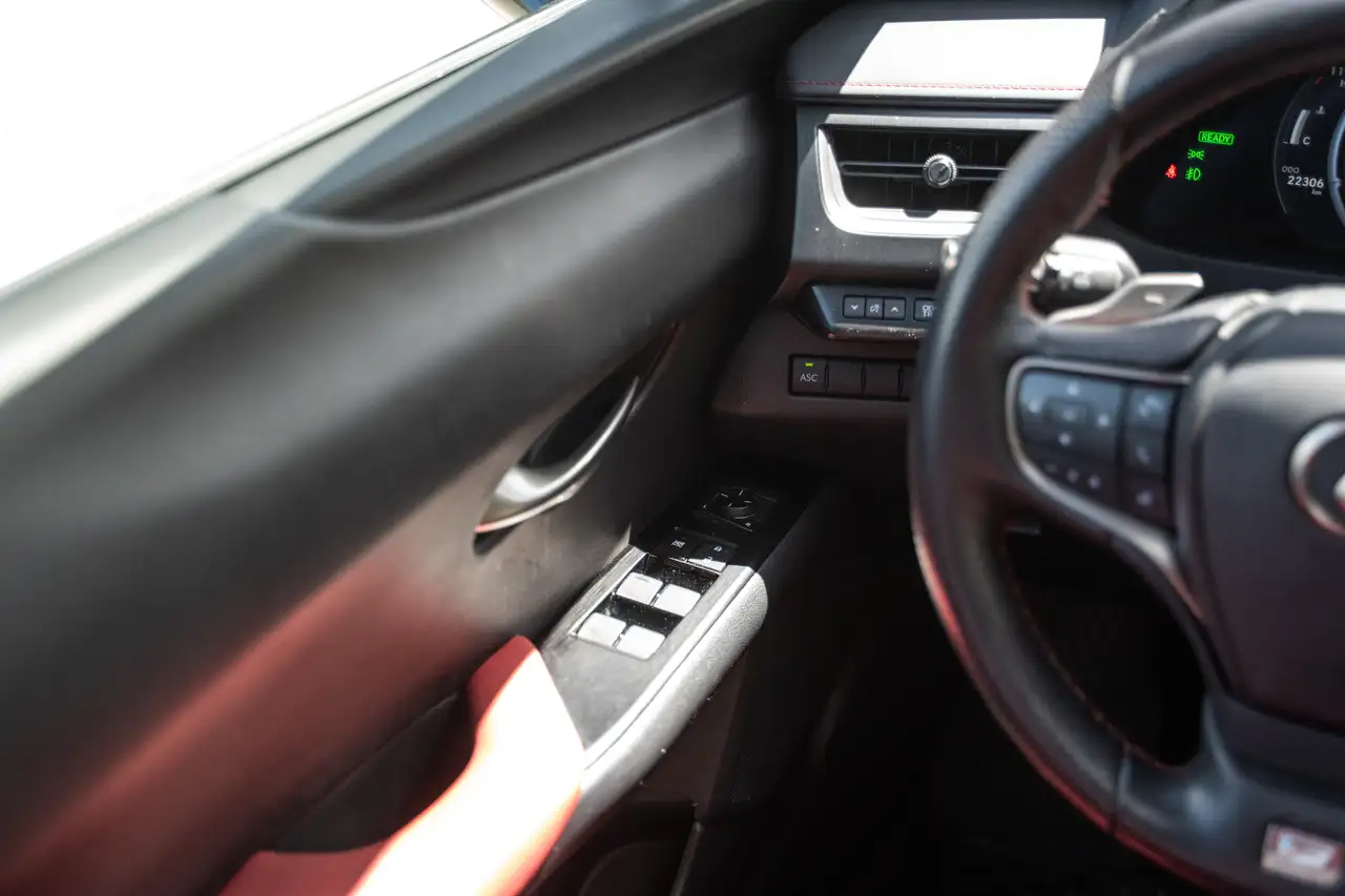 Lexus UX снимка Lexus UX