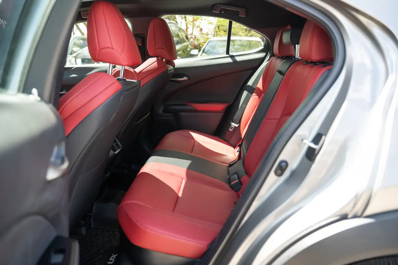 Lexus UX снимка Lexus UX