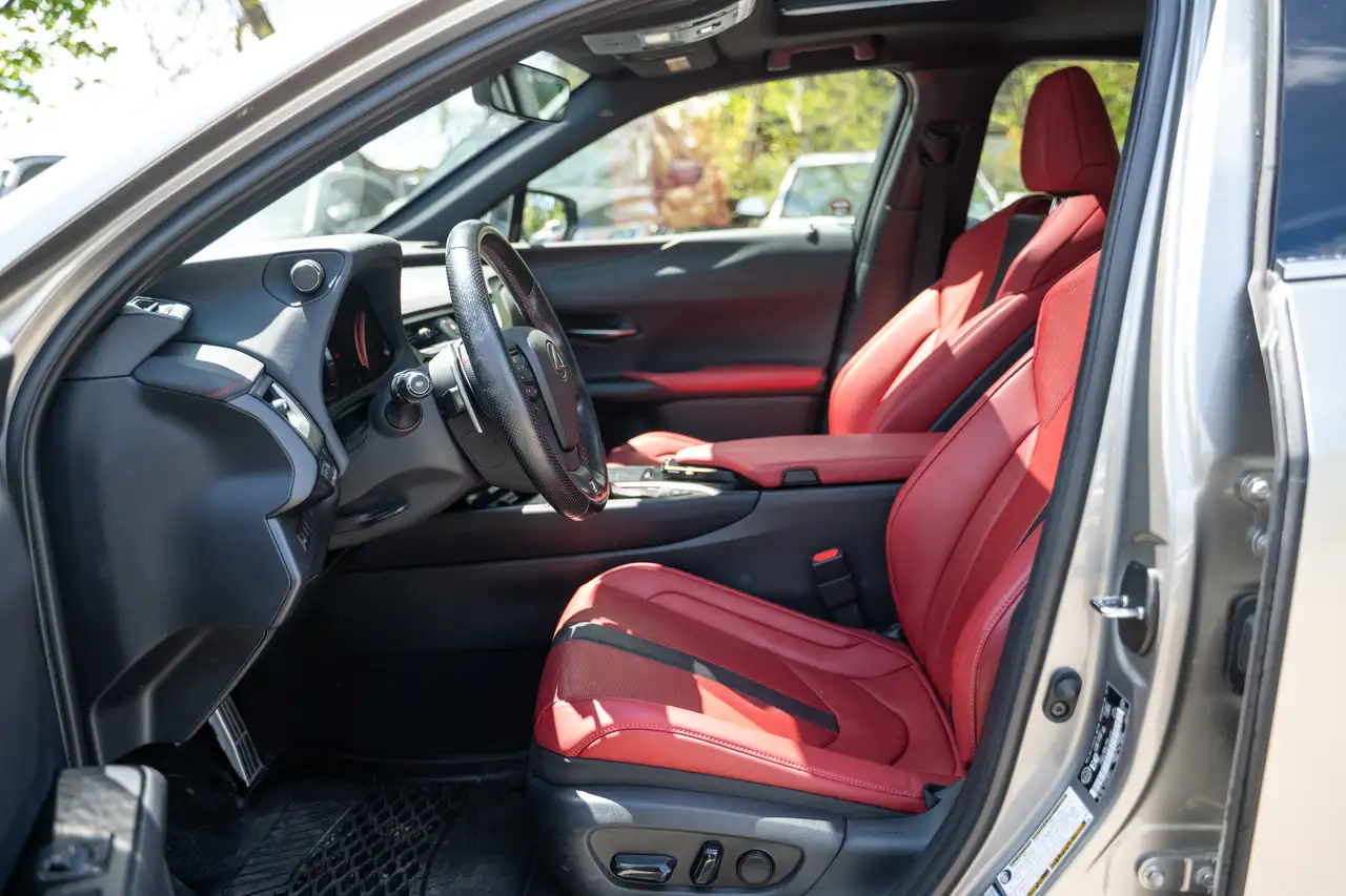 Lexus UX снимка Lexus UX