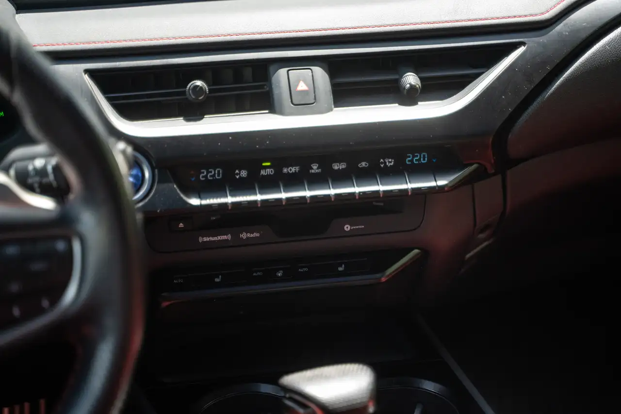 Lexus UX снимка Lexus UX