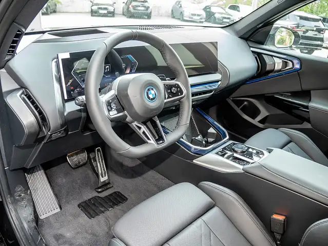 BMW X3 view 3