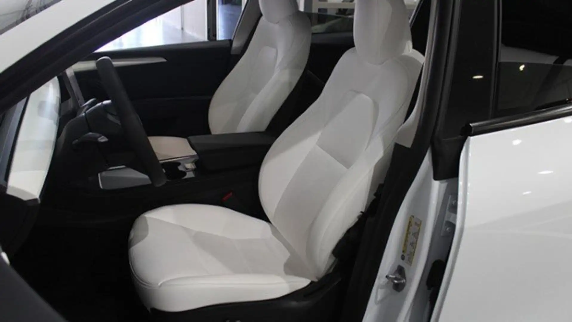 Tesla Model Y Model Y RWD - 2