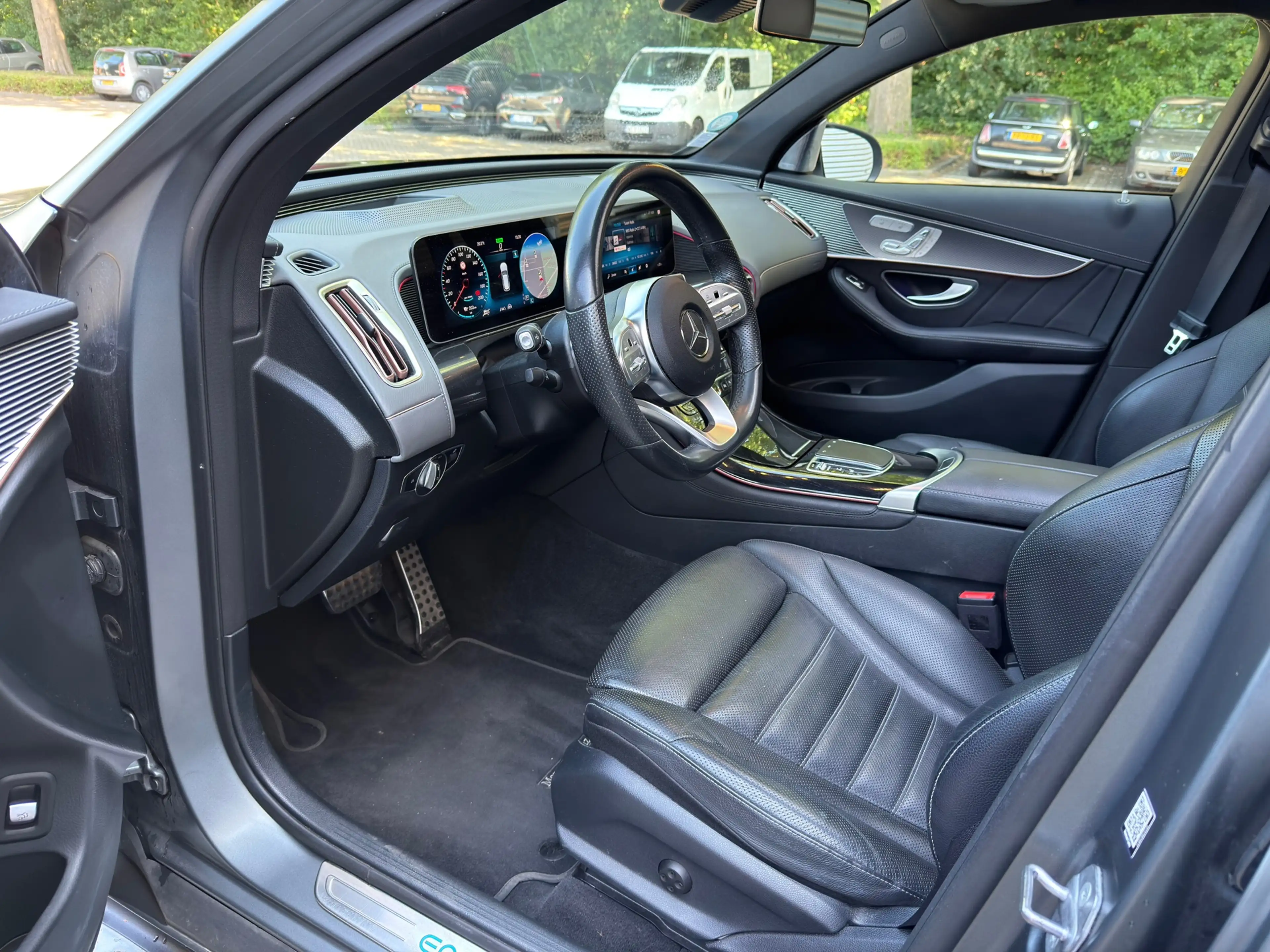 Mercedes-Benz EQC 400 4-Matic AMG 300KW l Pano l Headup l 360 Camera l B — photo 8