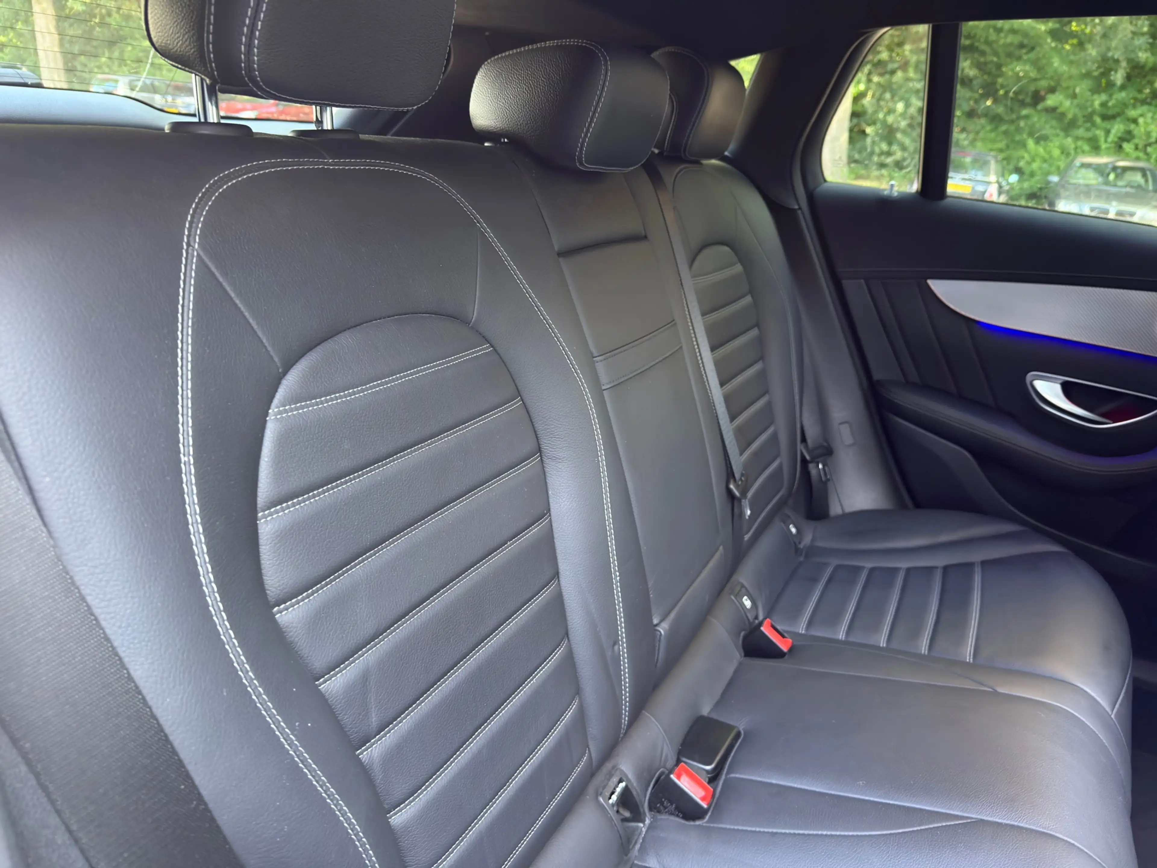 Mercedes-Benz EQC 400 4-Matic AMG 300KW l Pano l Headup l 360 Camera l B — photo 17