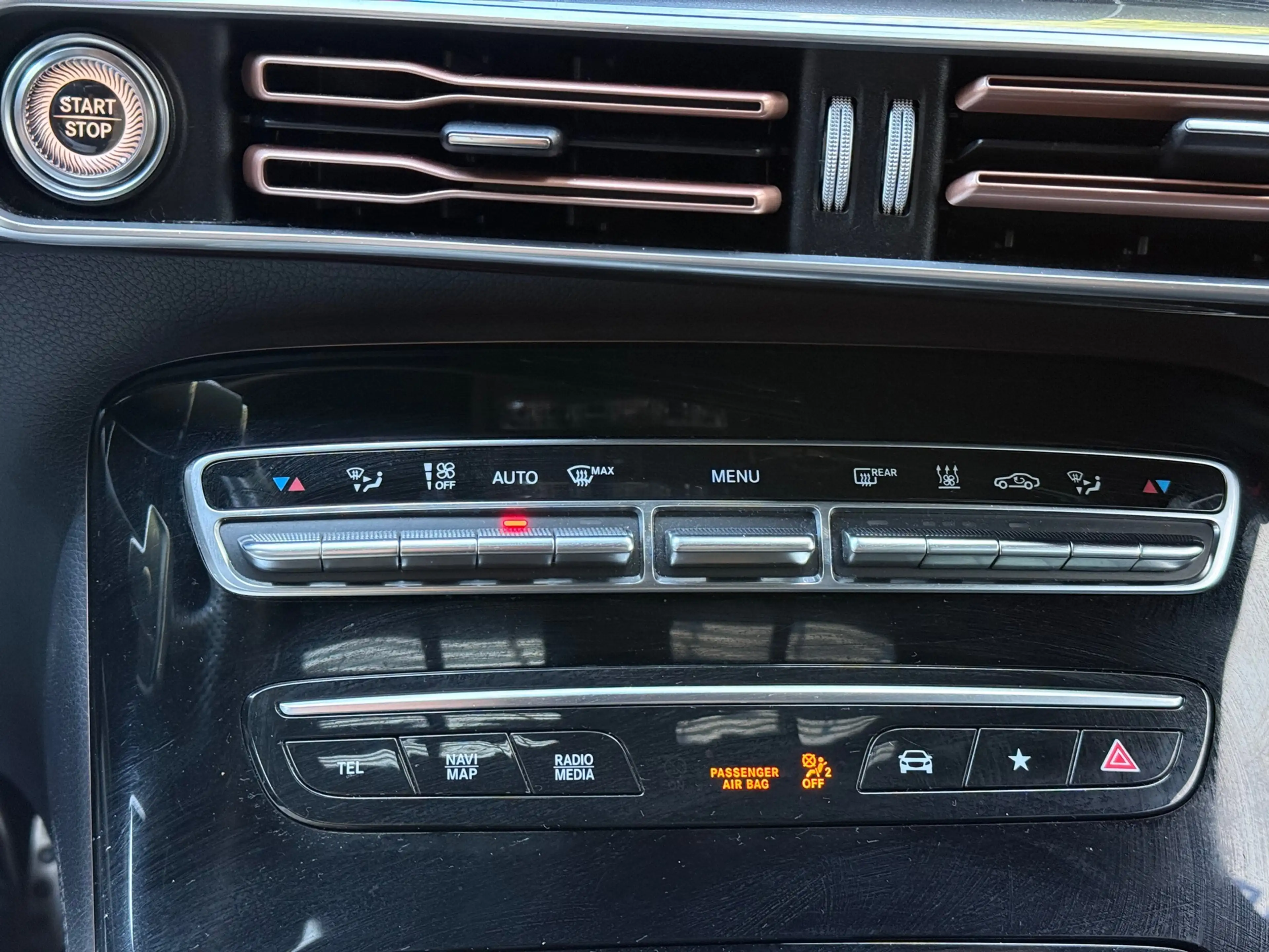 Mercedes-Benz EQC 400 4-Matic AMG 300KW l Pano l Headup l 360 Camera l B — photo 21