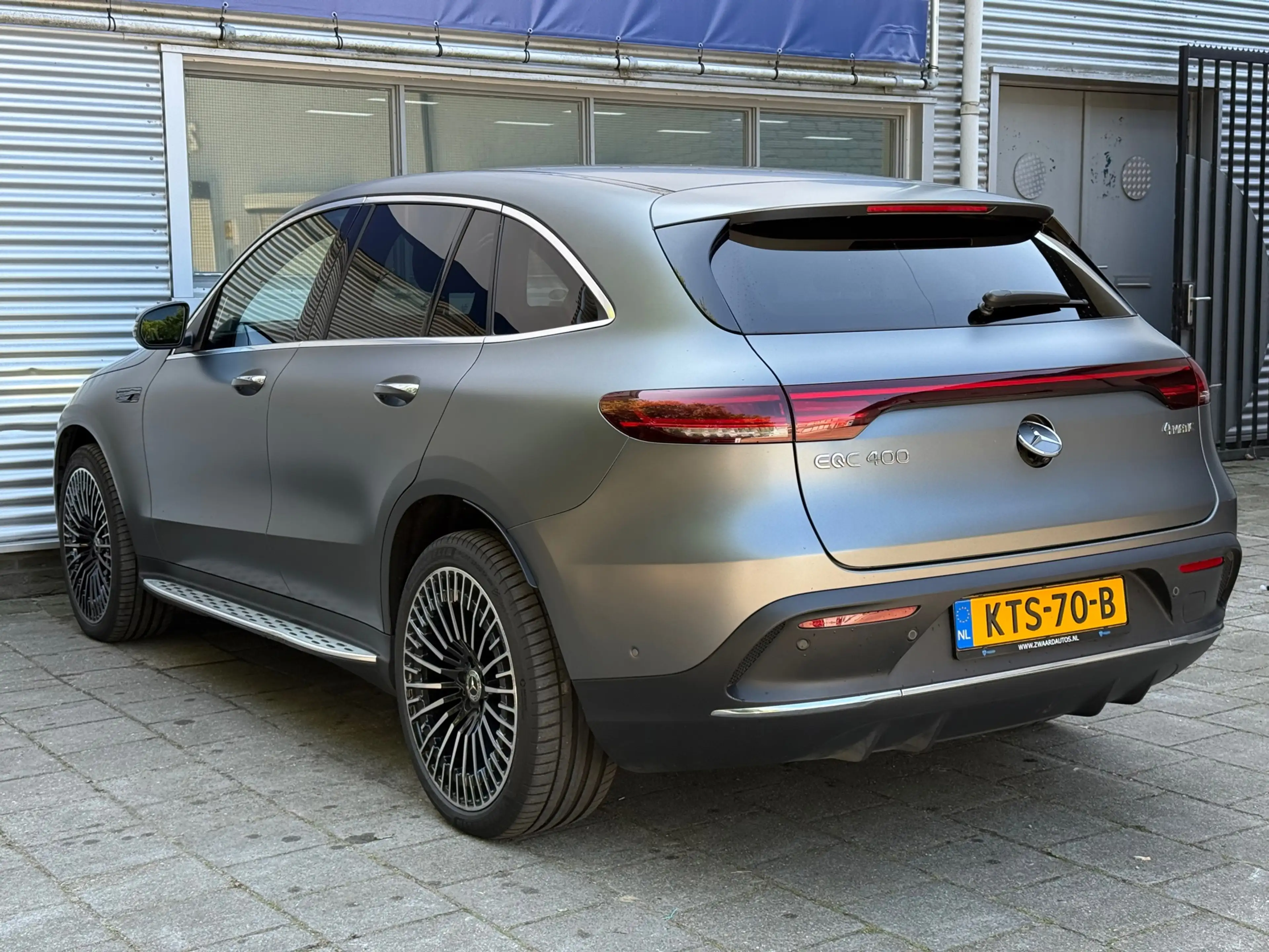 Mercedes-Benz EQC 400 4-Matic AMG 300KW l Pano l Headup l 360 Camera l B — photo 4