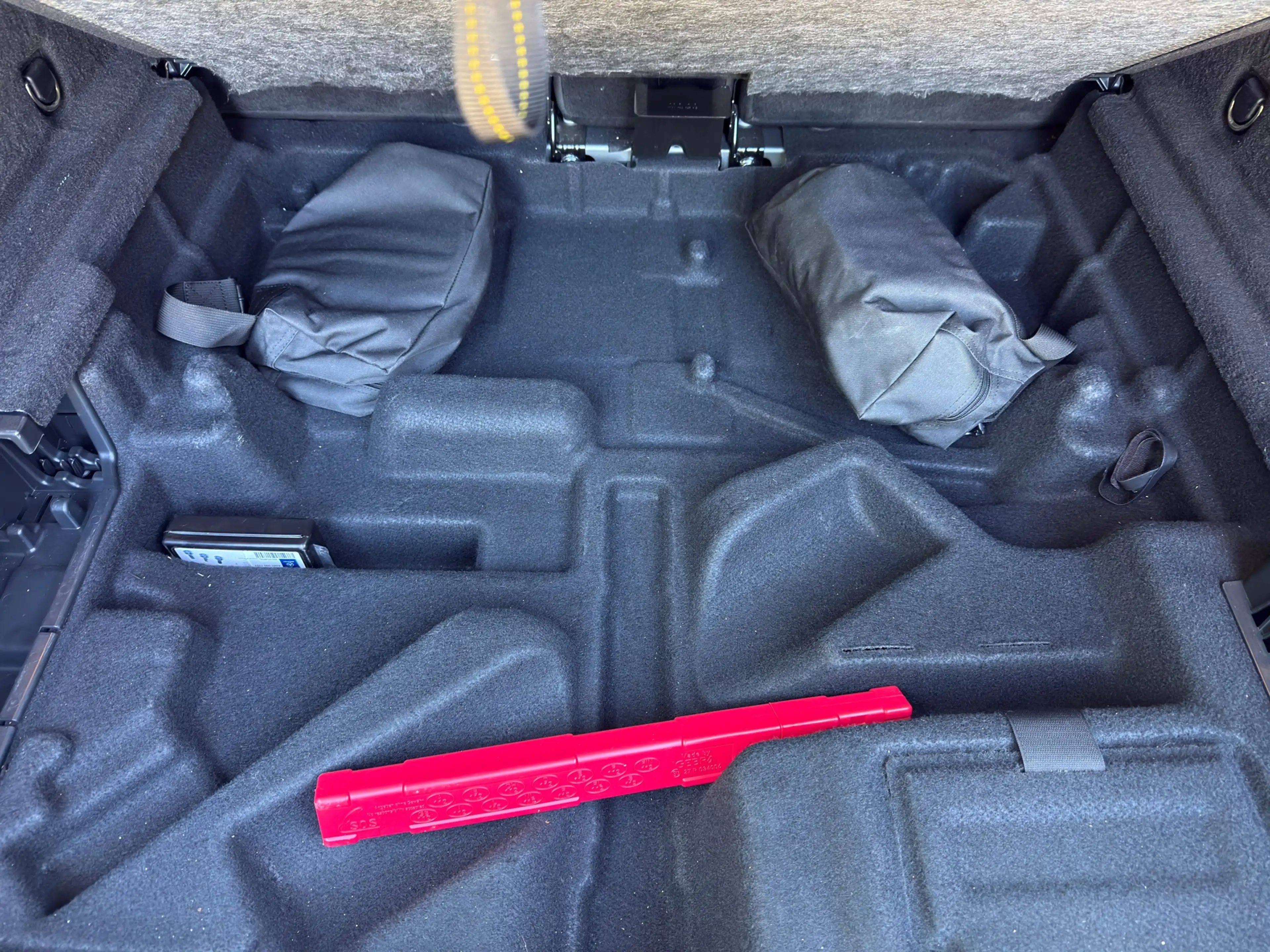 Mercedes-Benz EQC 400 4-Matic AMG 300KW l Pano l Headup l 360 Camera l B — photo 32