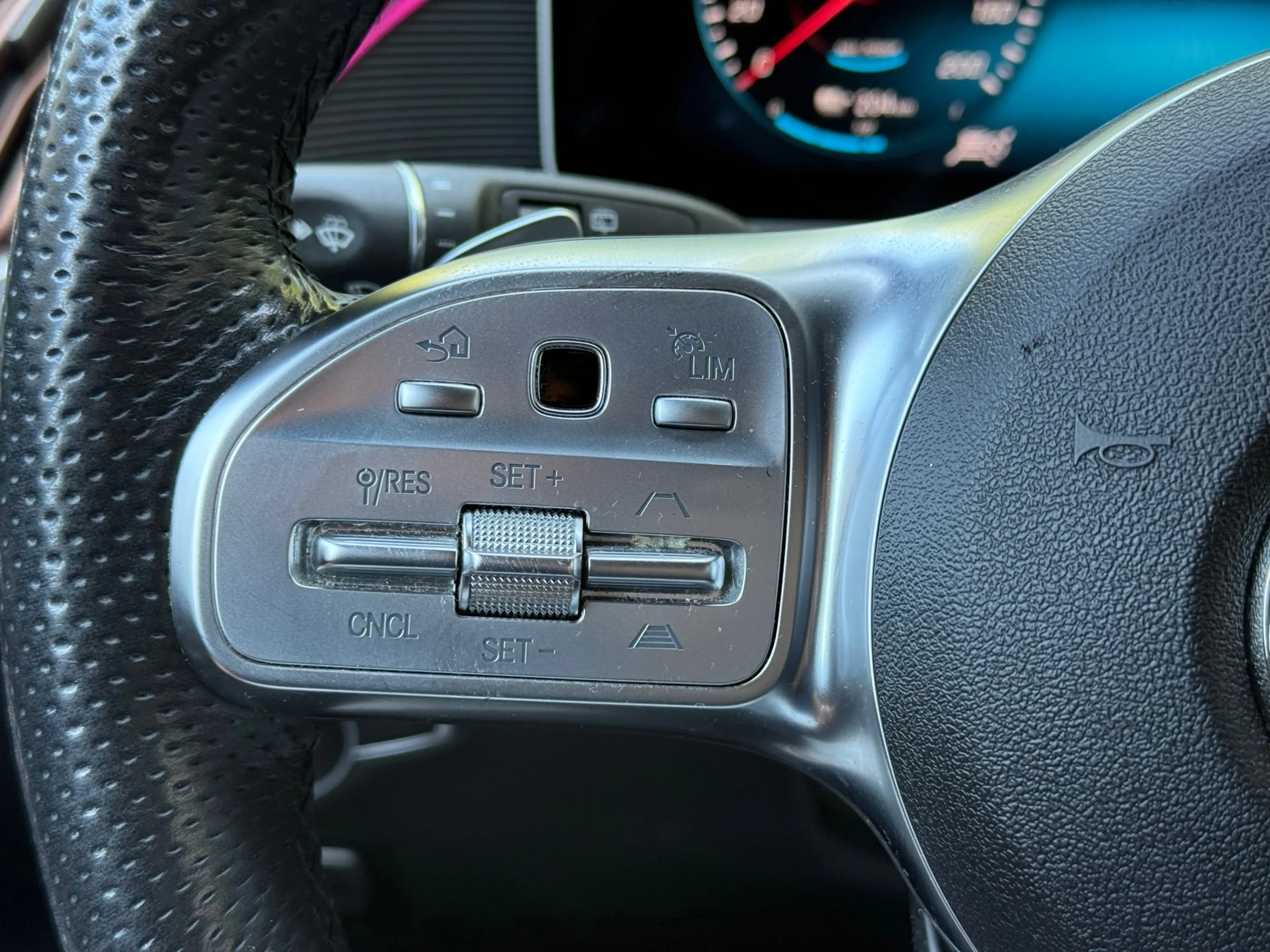 Mercedes-Benz EQC 400 4-Matic AMG 300KW l Pano l Headup l 360 Camera l B — photo 29
