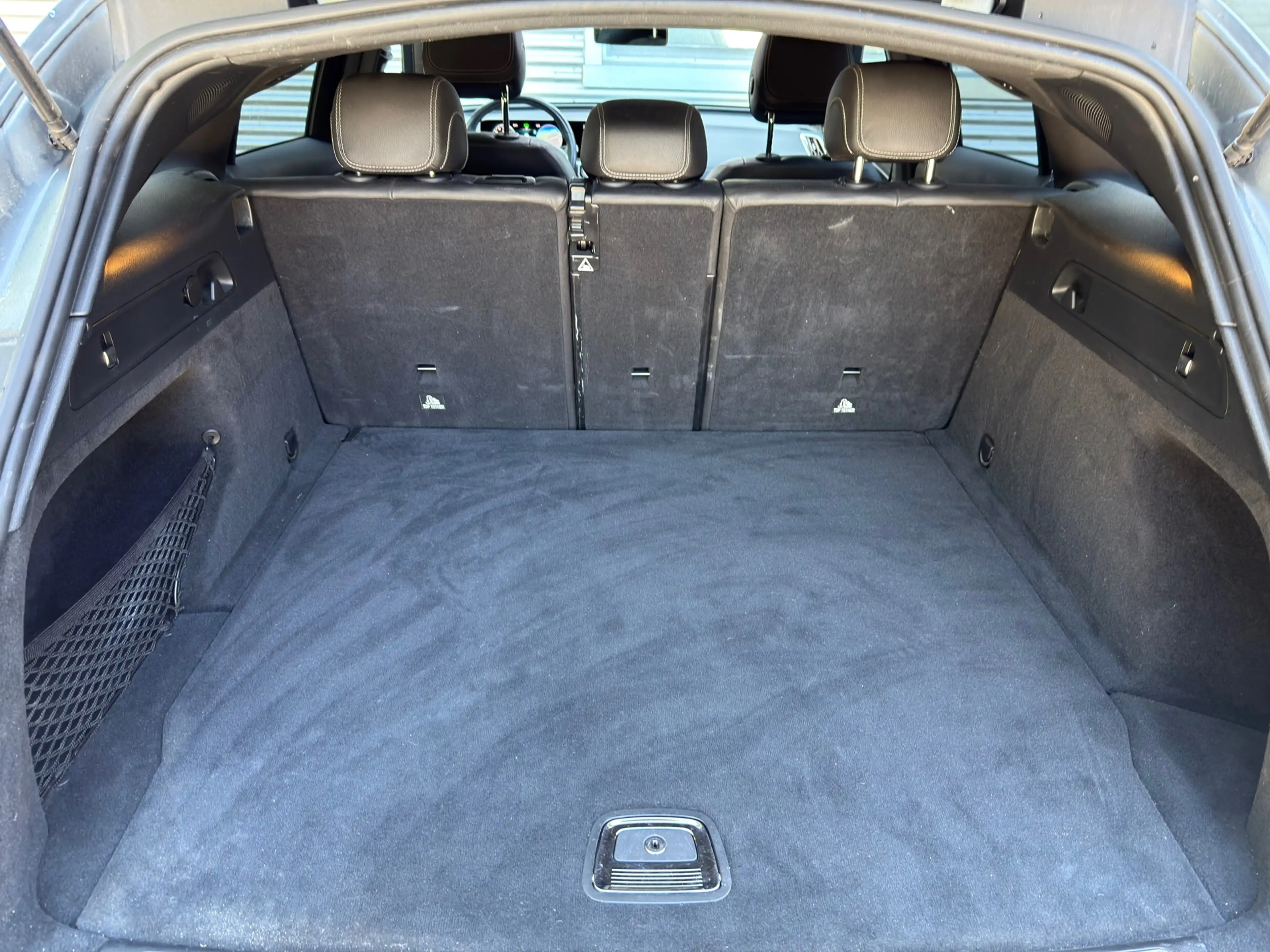 Mercedes-Benz EQC 400 4-Matic AMG 300KW l Pano l Headup l 360 Camera l B — photo 31