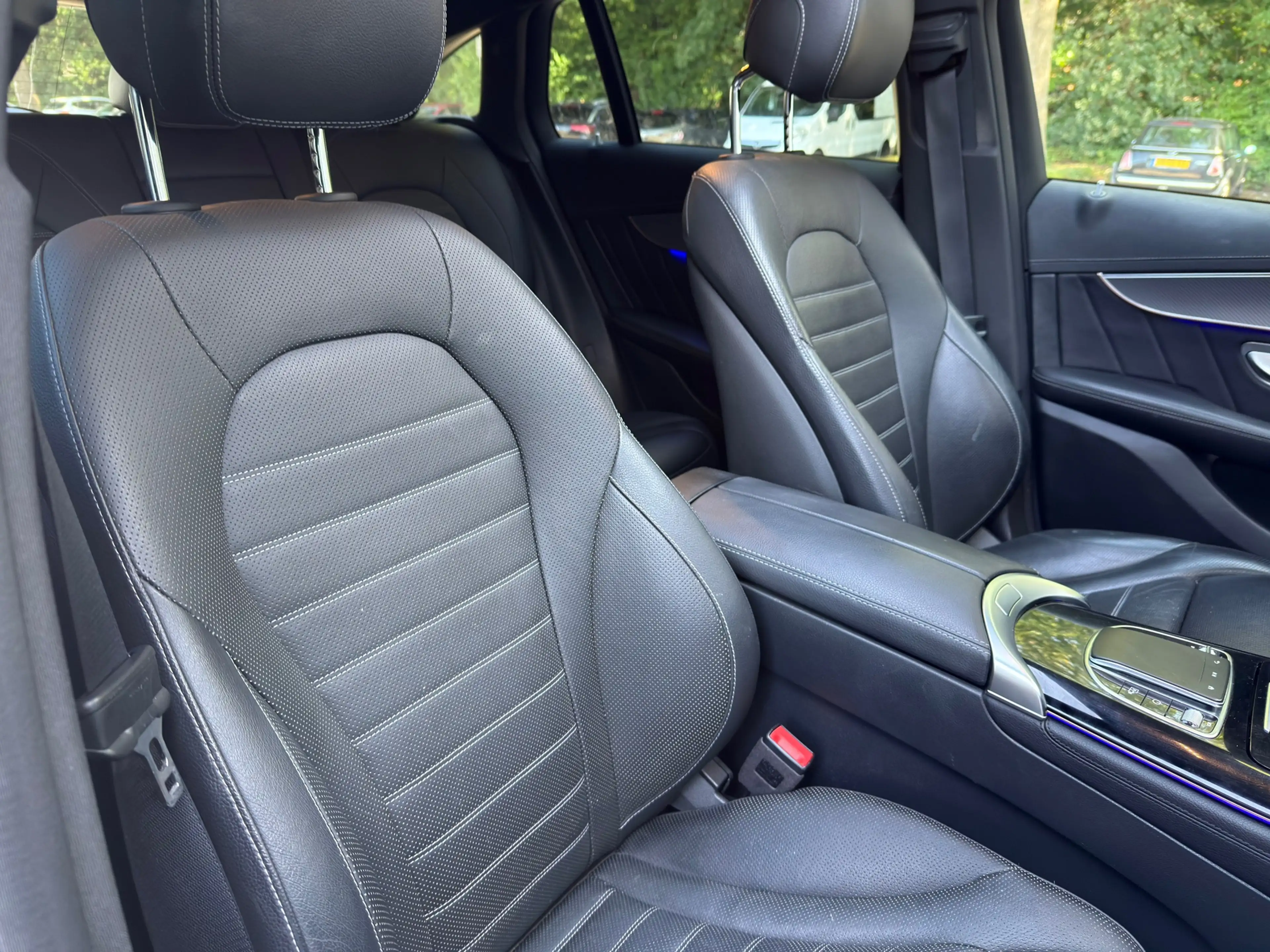 Mercedes-Benz EQC 400 4-Matic AMG 300KW l Pano l Headup l 360 Camera l B — photo 15