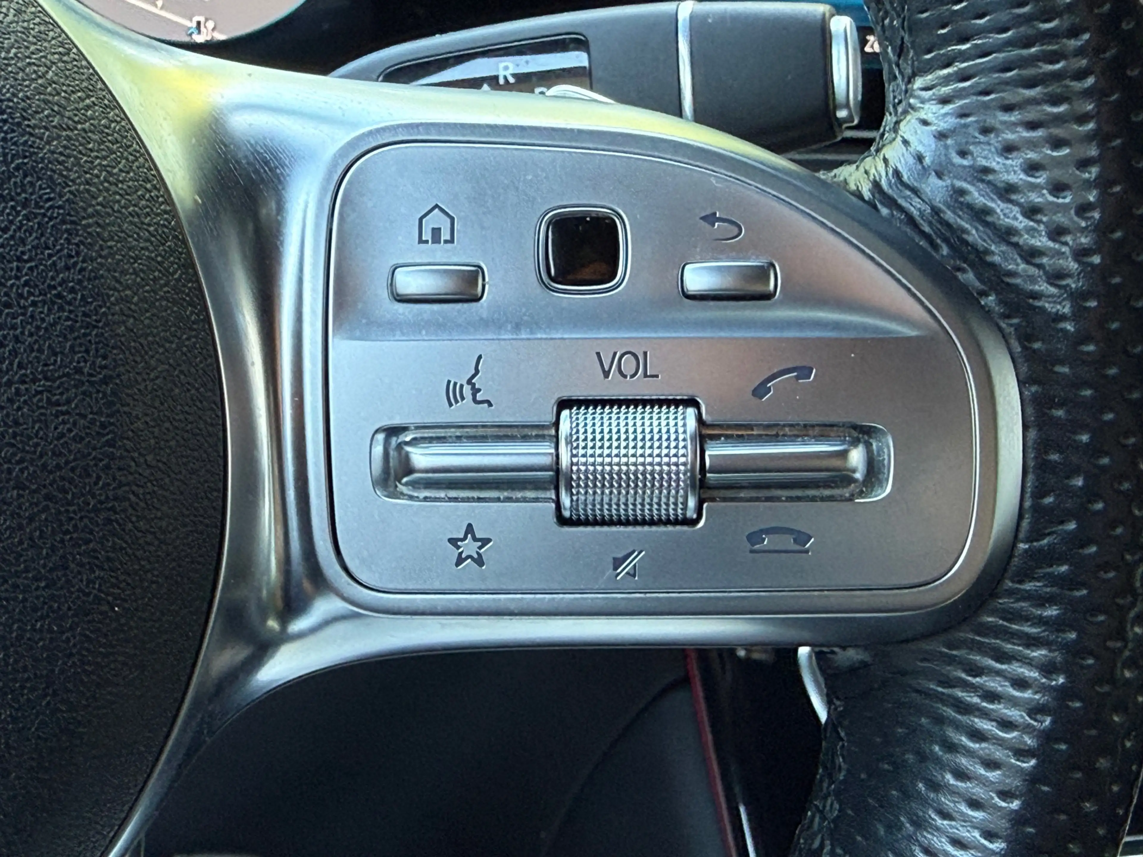 Mercedes-Benz EQC 400 4-Matic AMG 300KW l Pano l Headup l 360 Camera l B — photo 30