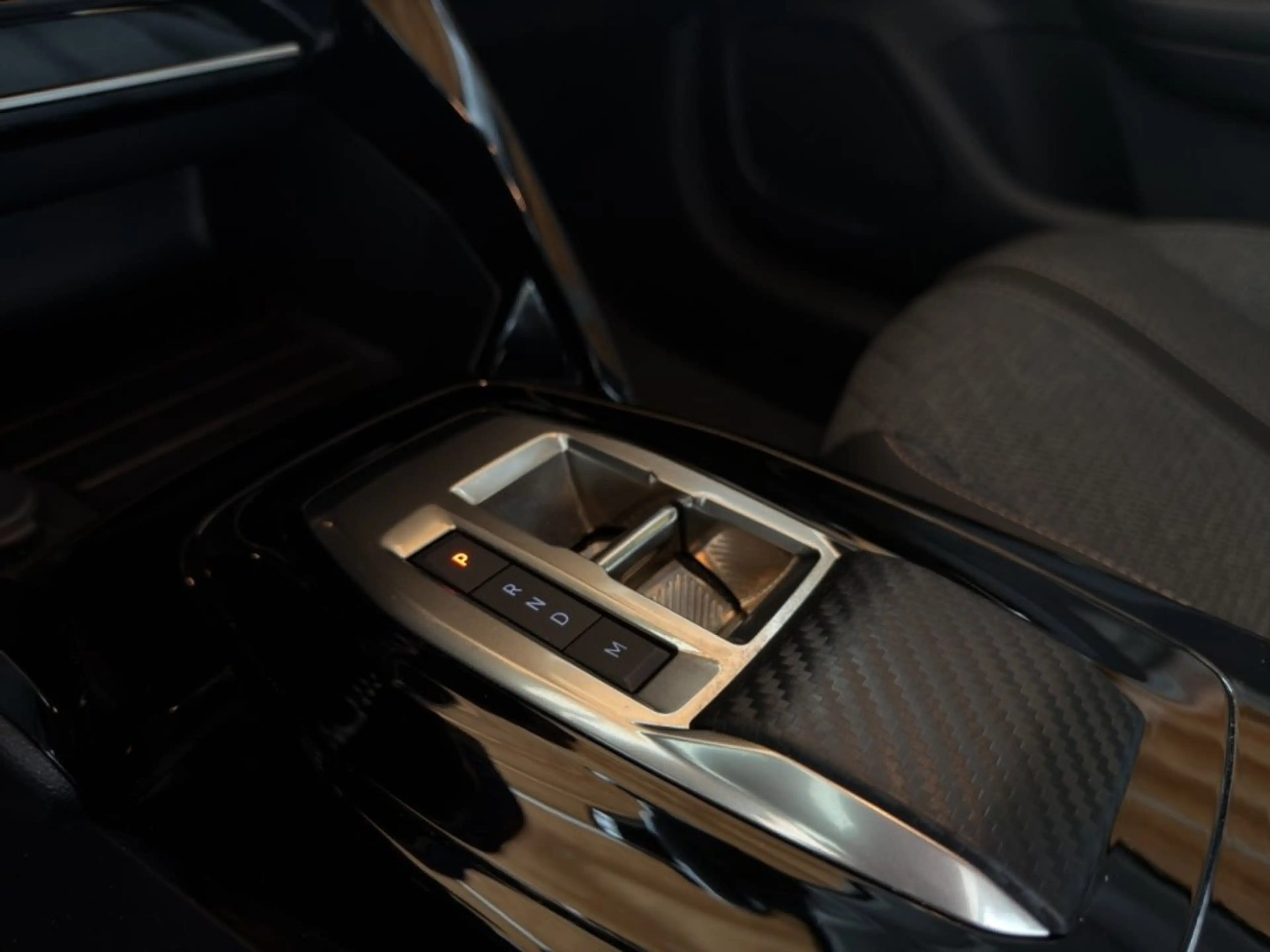 Peugeot 208 ALLURE Hybrid 110 e-DCS6 — photo 10