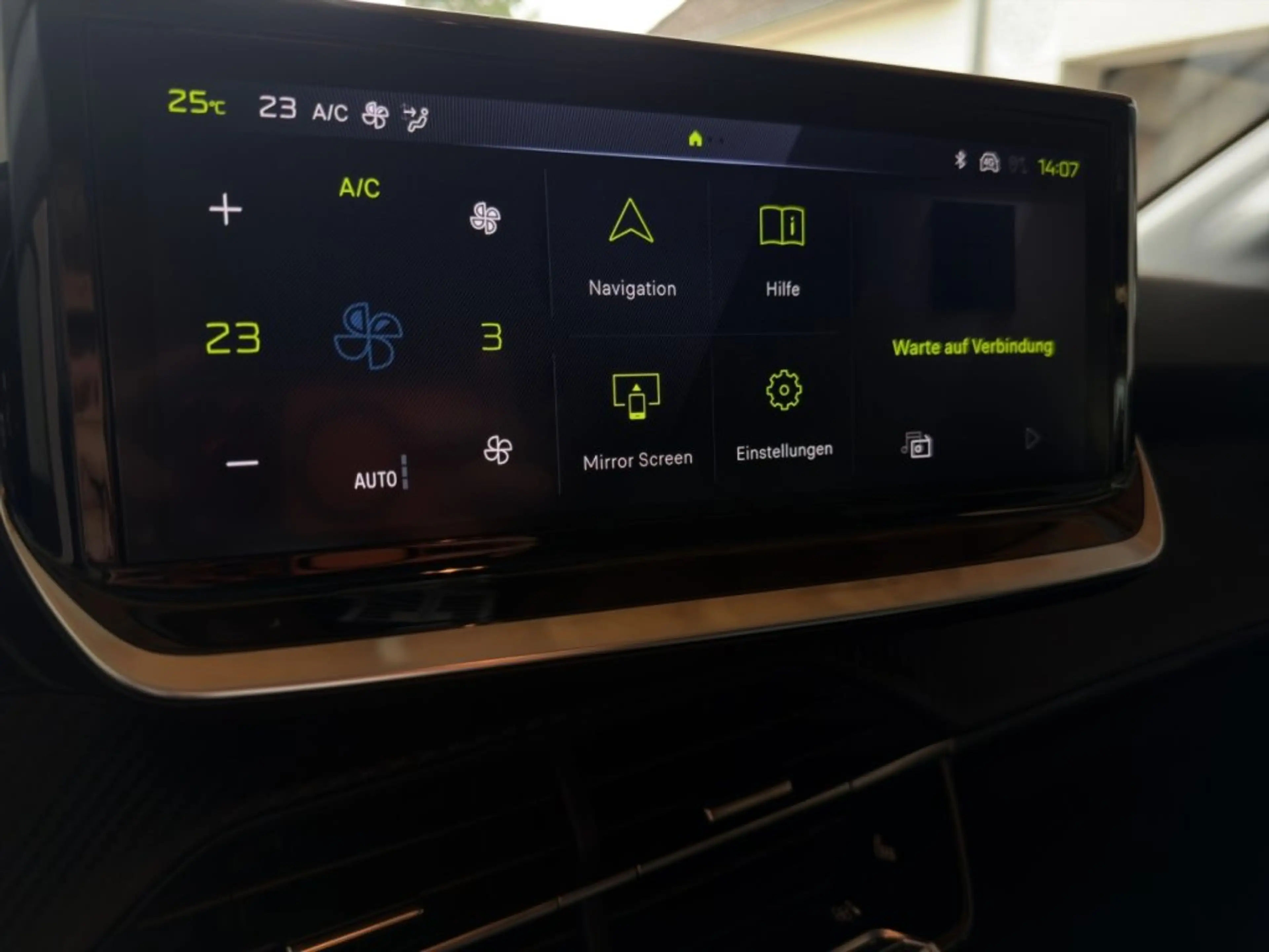 Peugeot 208 ALLURE Hybrid 110 e-DCS6 — photo 11