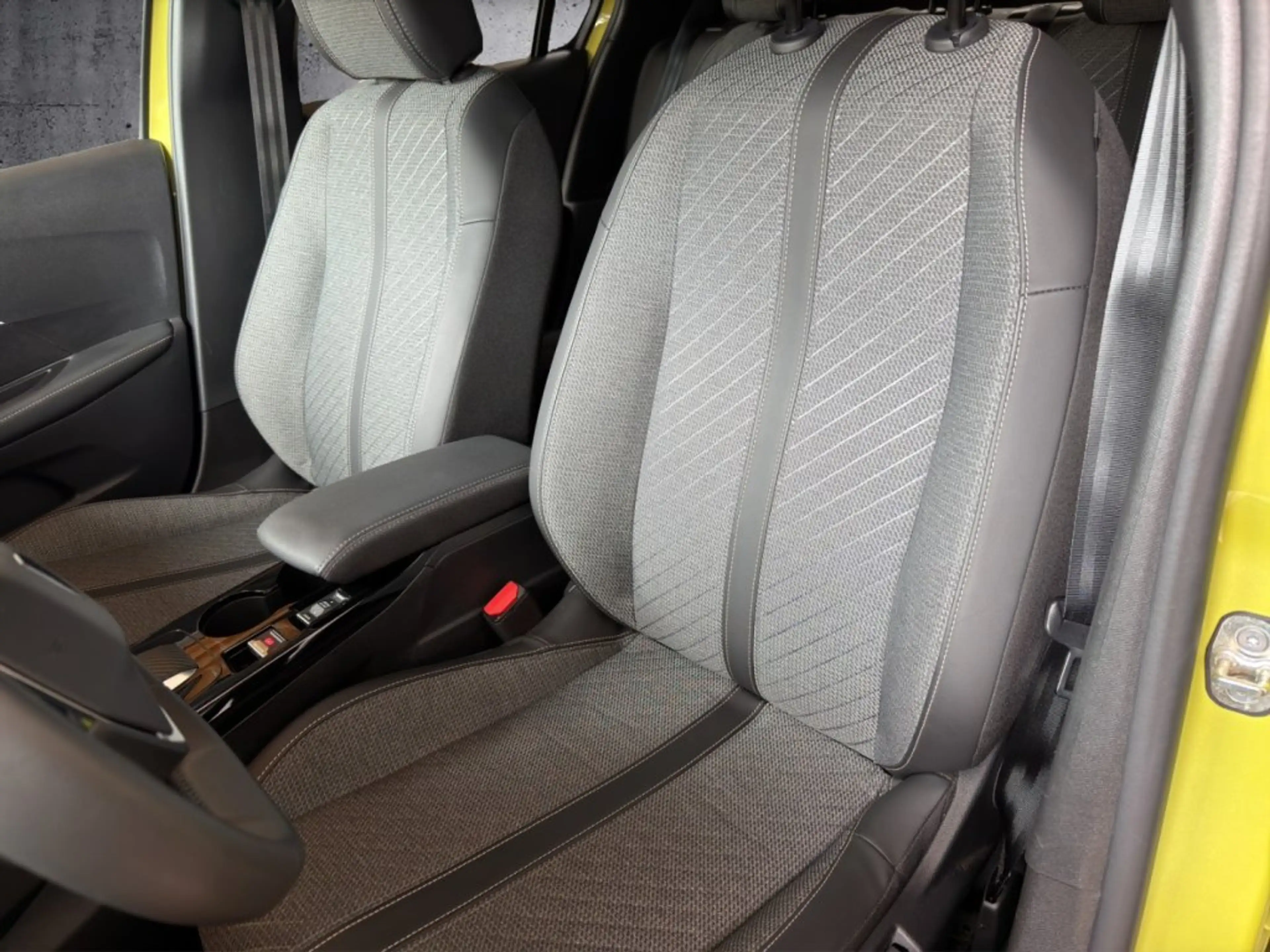 Peugeot 208 ALLURE Hybrid 110 e-DCS6 — photo 7