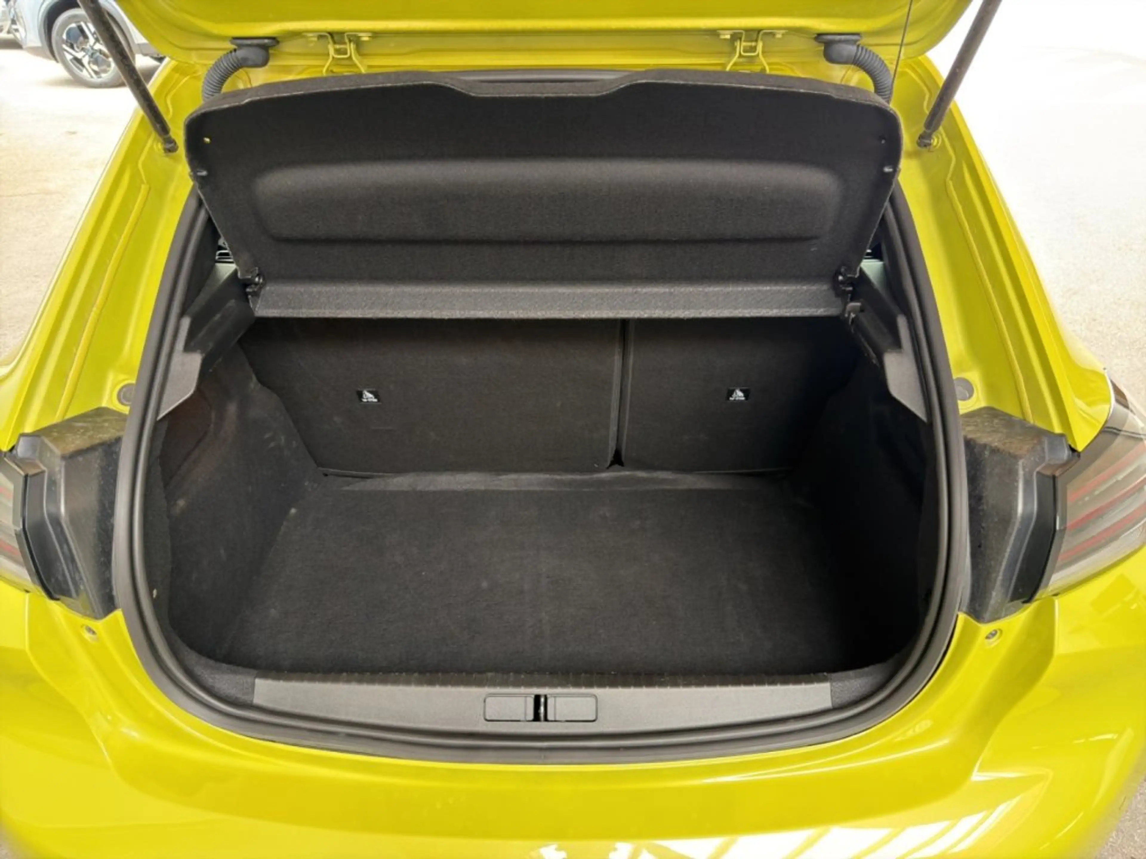 Peugeot 208 ALLURE Hybrid 110 e-DCS6 — photo 5