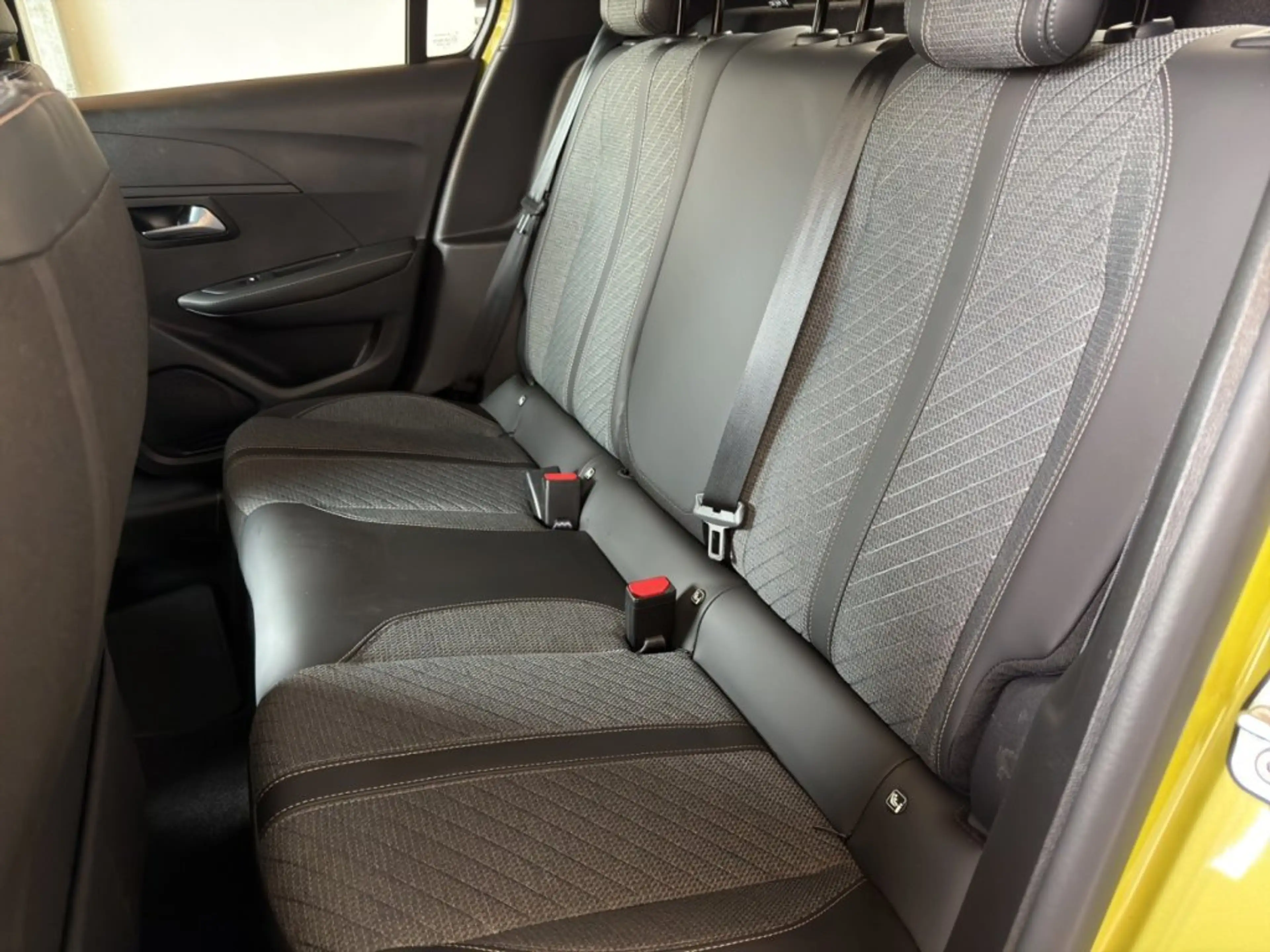 Peugeot 208 ALLURE Hybrid 110 e-DCS6 — photo 14