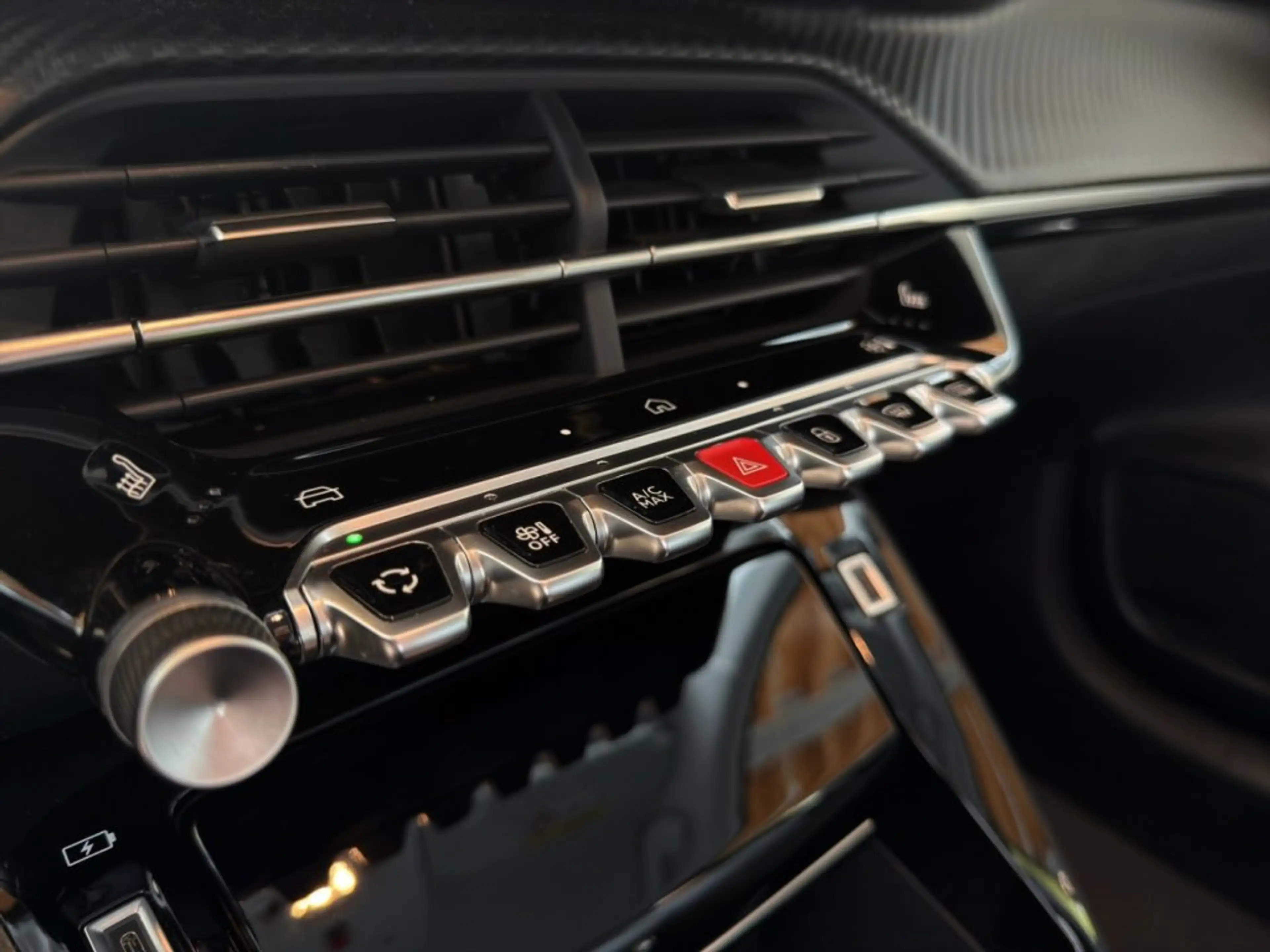 Peugeot 208 ALLURE Hybrid 110 e-DCS6 — photo 12