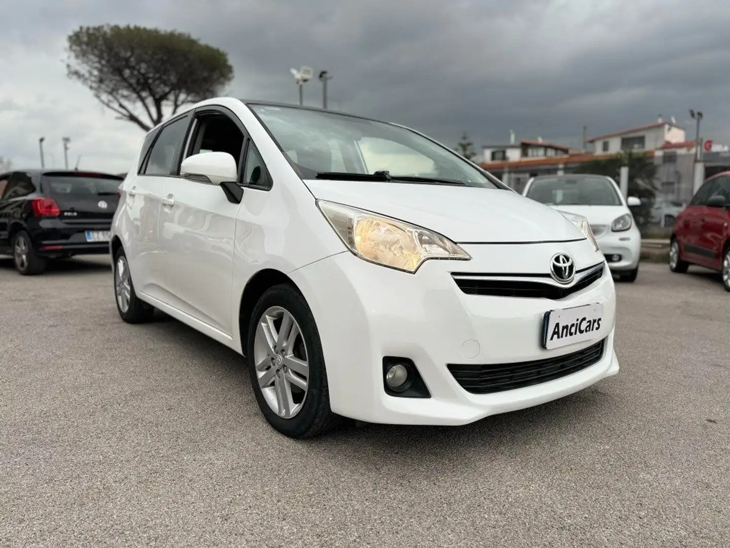 Toyota Verso-S 1.4D MT Lounge Wit - 2