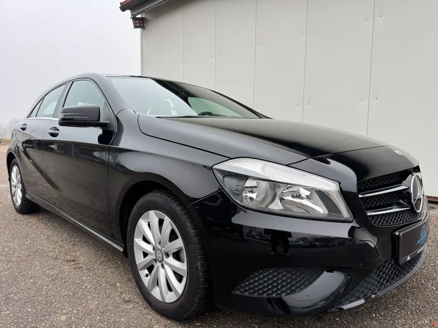 Mercedes-Benz A 180 d BlueEfficiency *1.HAND*SHZ*AHK*KLIMA* Noir - 2