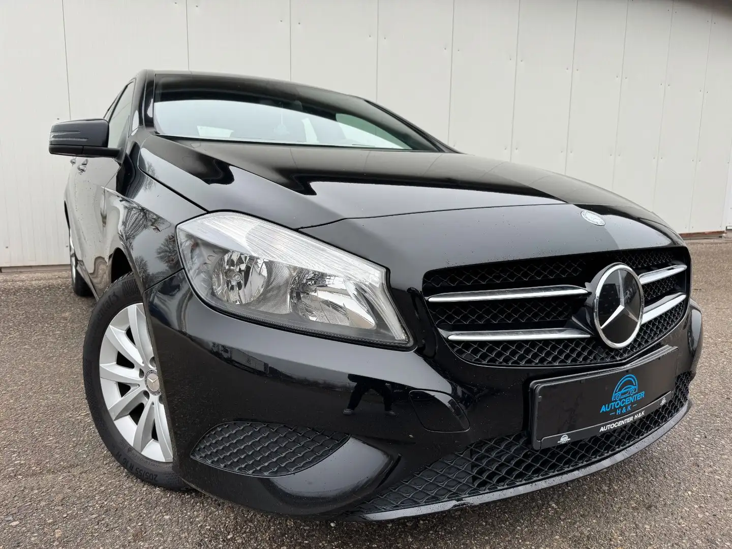 Mercedes-Benz A 180 d BlueEfficiency *1.HAND*SHZ*AHK*KLIMA* Noir - 1