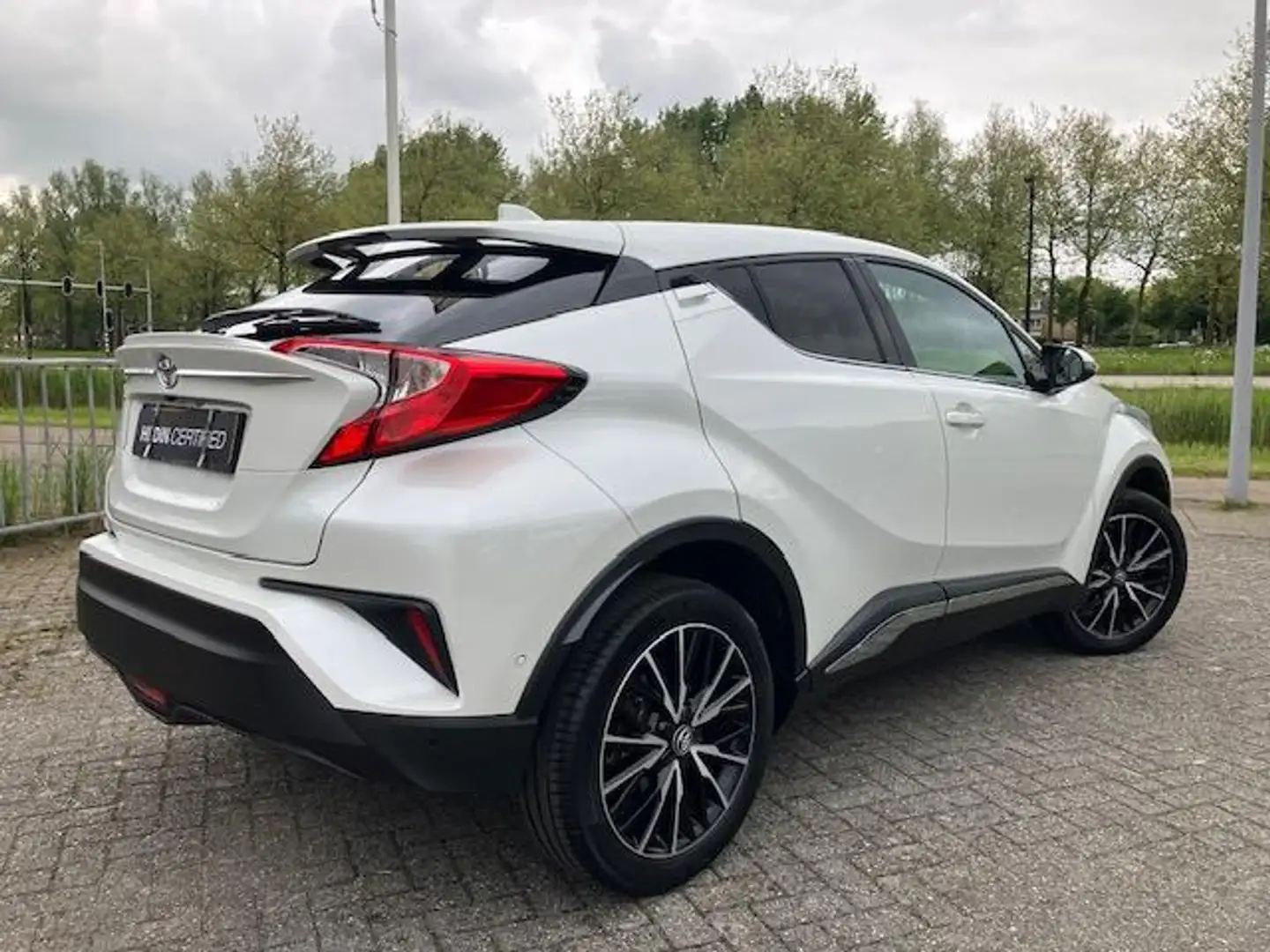 Toyota C-HR 1.2 116PK First Edition Wit - 2