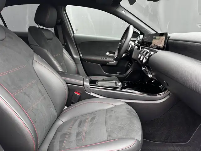 Mercedes-Benz 250 view 10