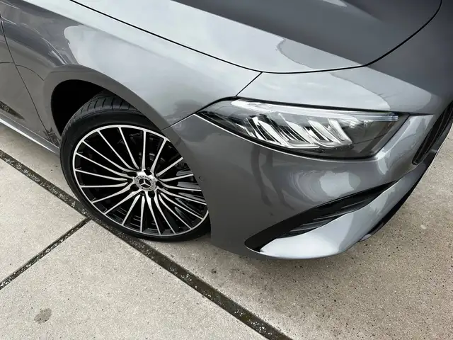 Mercedes-Benz 250 view 6
