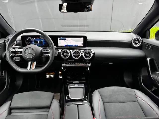 Mercedes-Benz 250 view 12