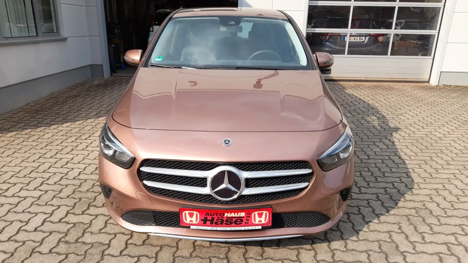 Mercedes-Benz B 180 d +Teilleder +MBUX +SHZ +LED+el. Heck+PDC Gold - 2