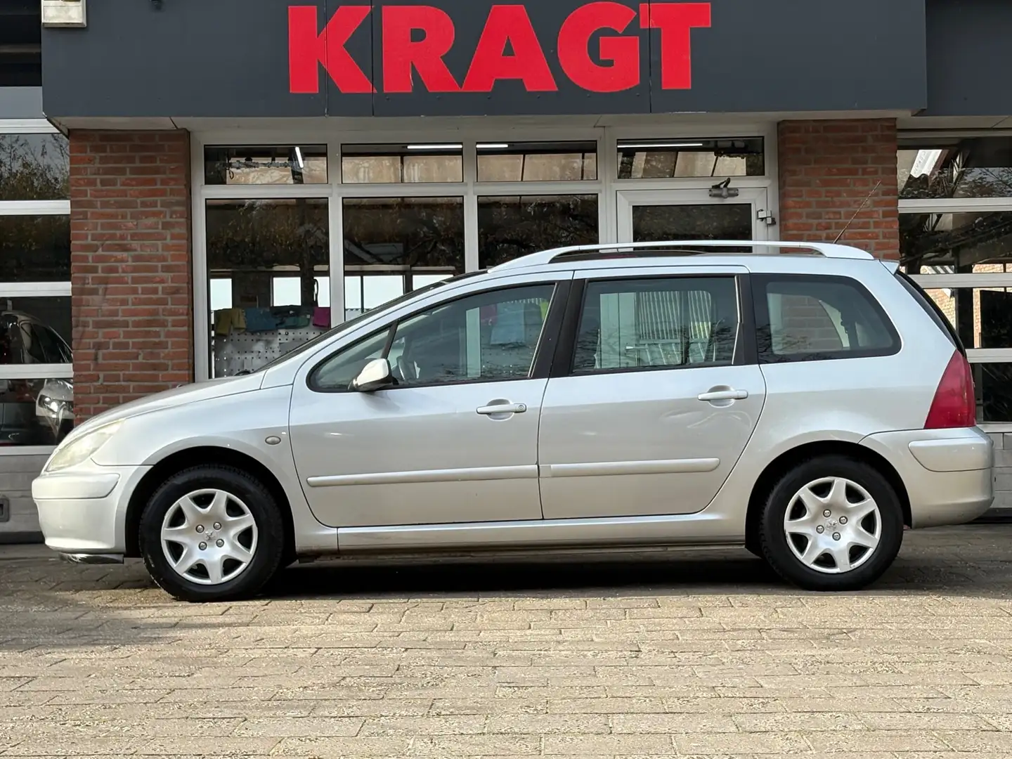 Peugeot 307 SW 2.0 136 pk AUTOMAAT - APK 08-2026 - 7 persoons Gris - 2