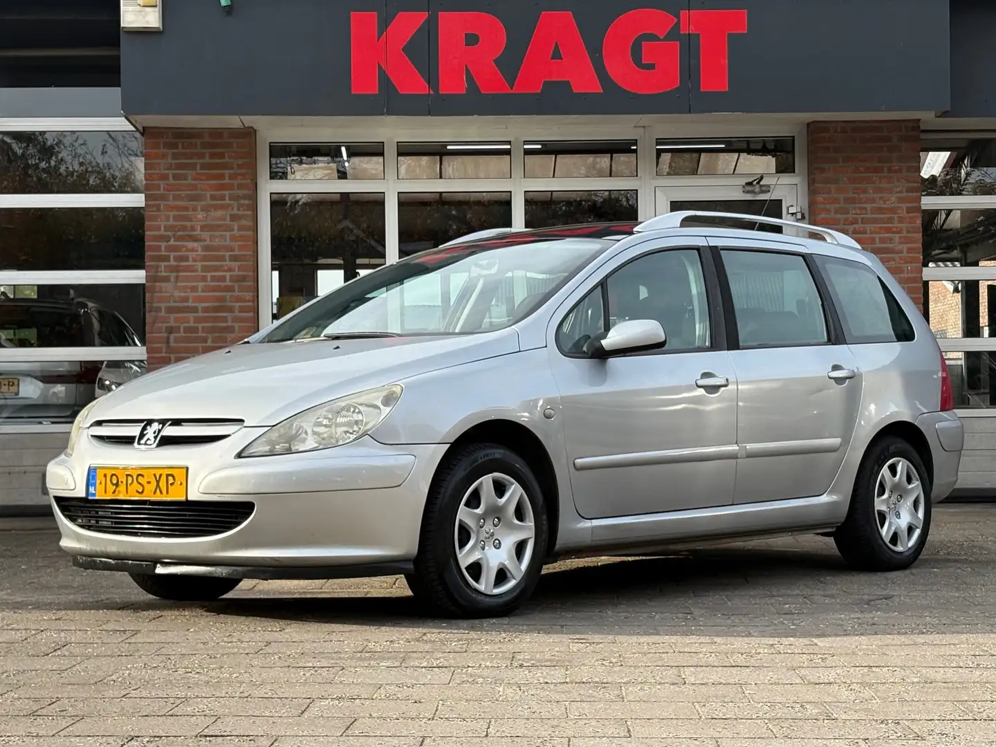 Peugeot 307 SW 2.0 136 pk AUTOMAAT - APK 08-2026 - 7 persoons Gris - 1