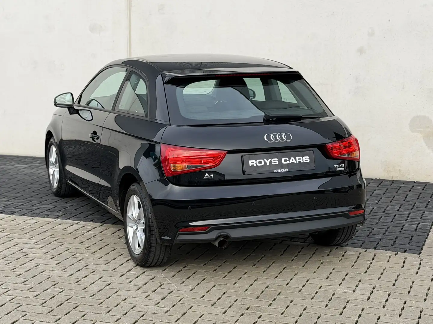 Audi A1 A1 1.0 TFSI ultra Zwart - 2